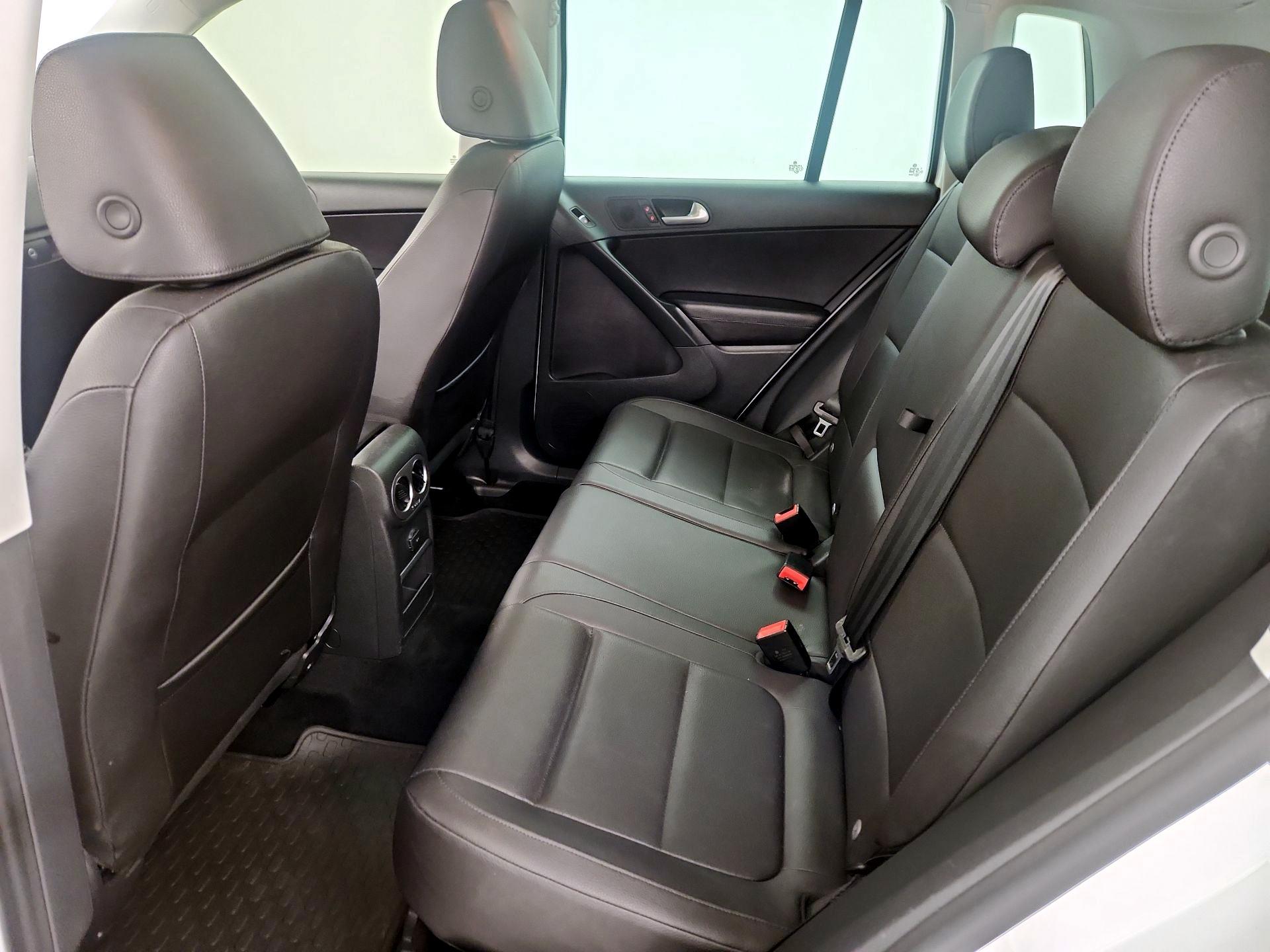 Thumbnail: 2017 Volkswagen Tiguan - 20