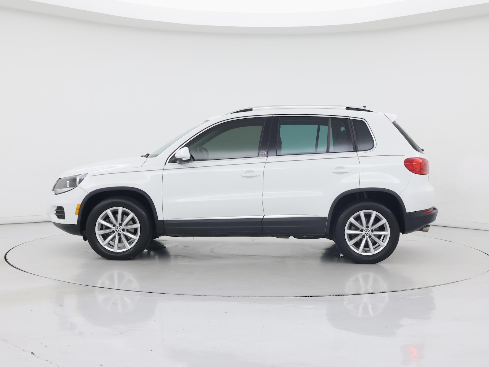 2017 Volkswagen Tiguan Wolfsburg Edition - Photo 4