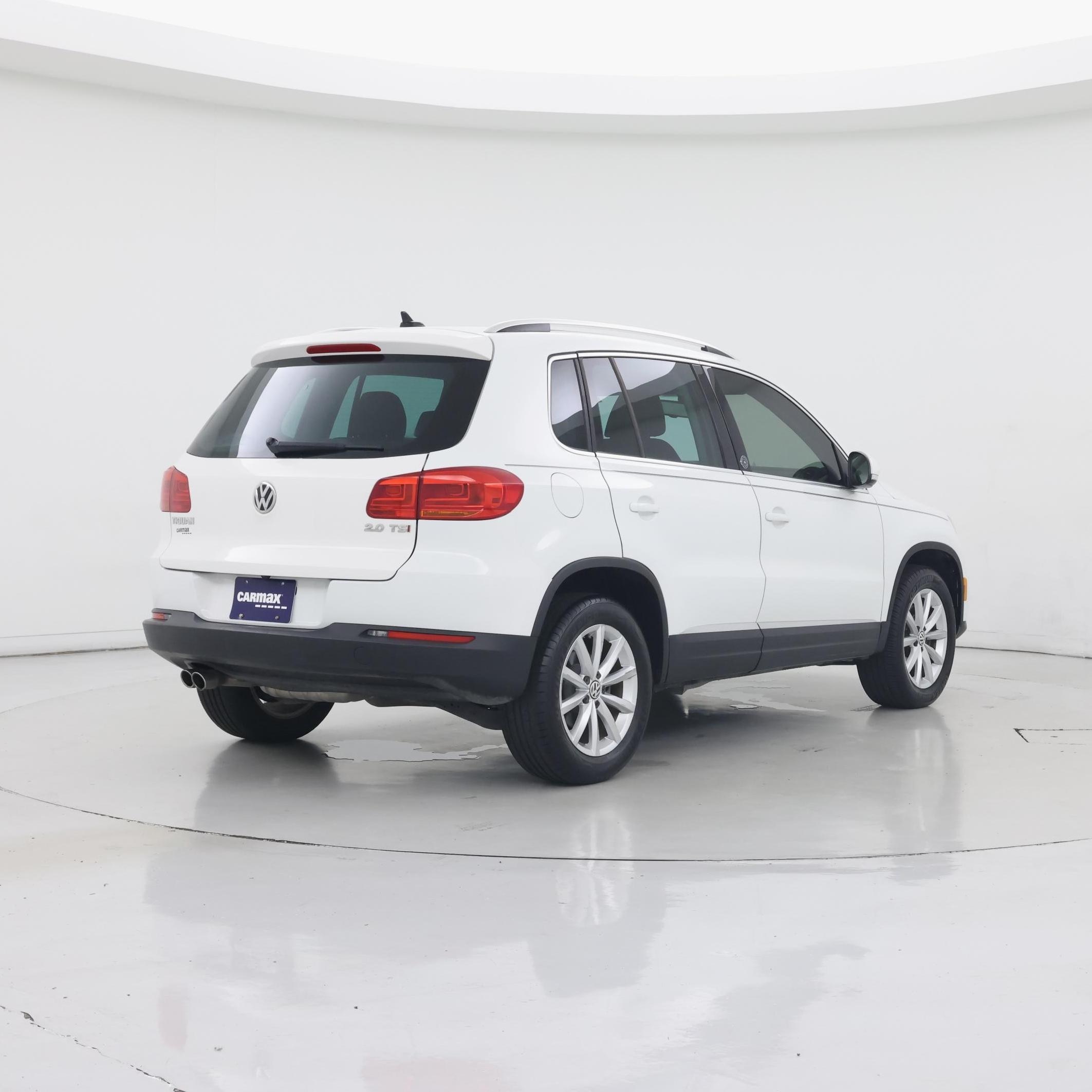 Thumbnail: 2017 Volkswagen Tiguan - 8