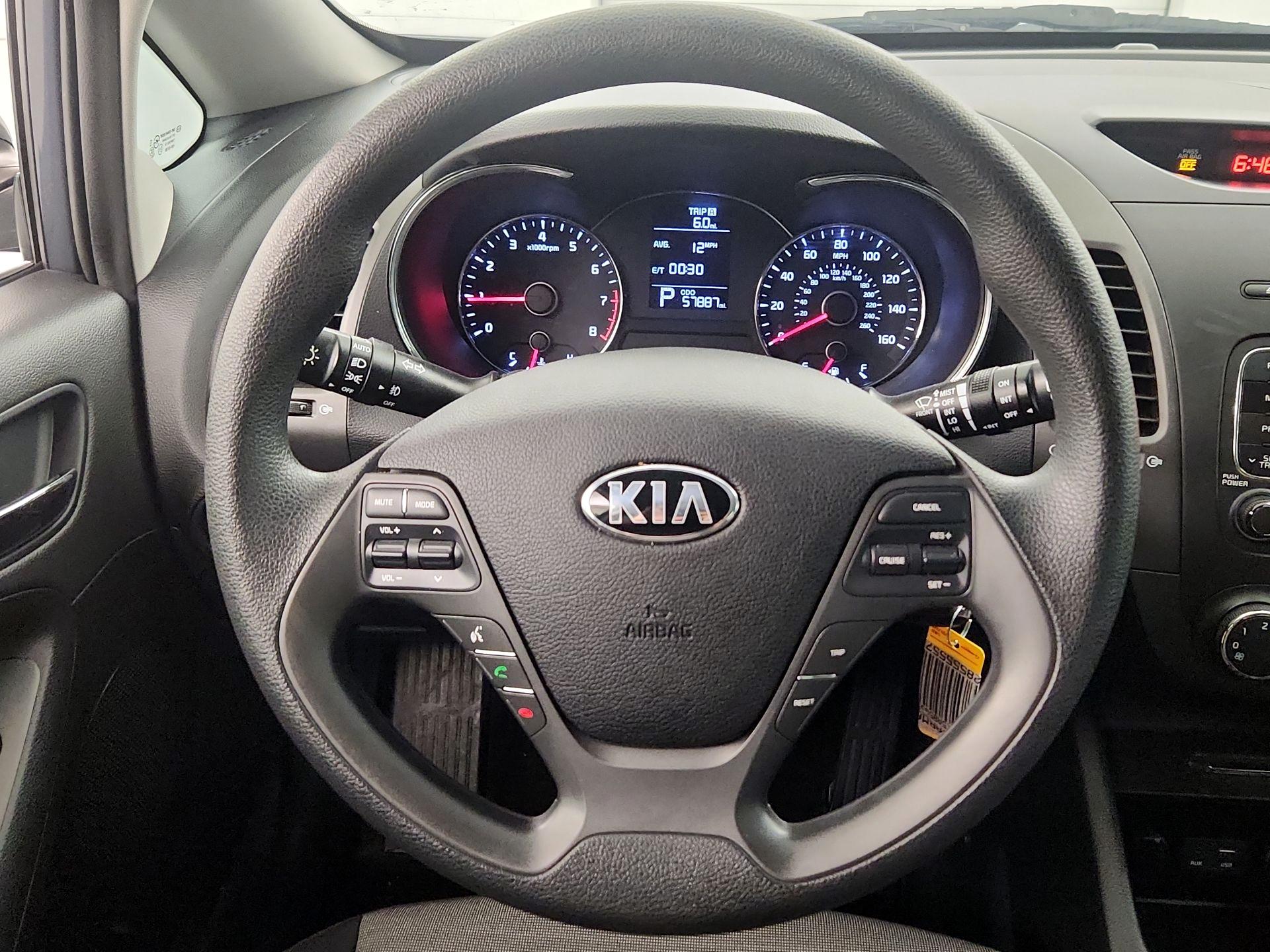 Thumbnail: 2016 Kia Forte - 10