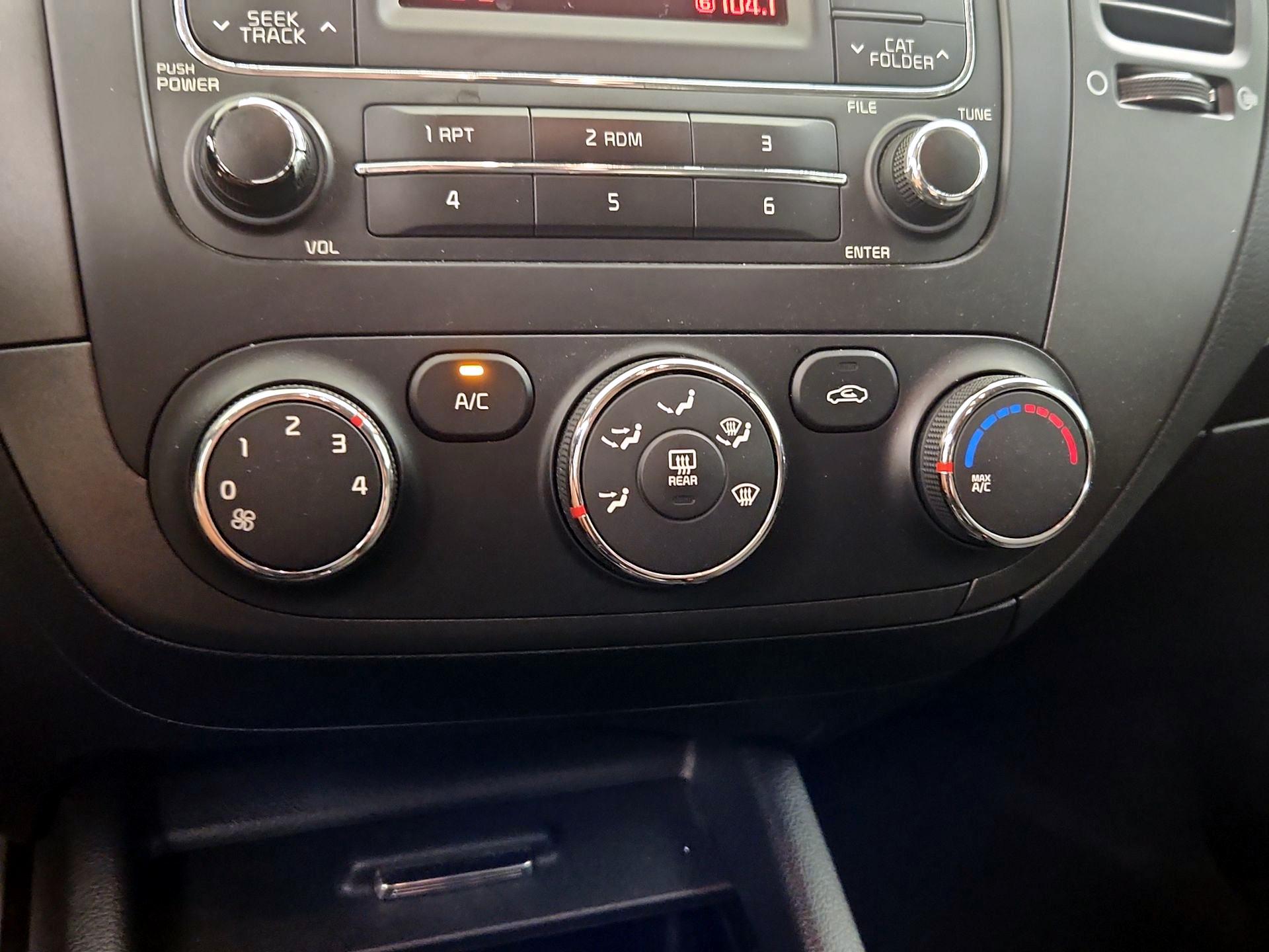 Thumbnail: 2016 Kia Forte - 15