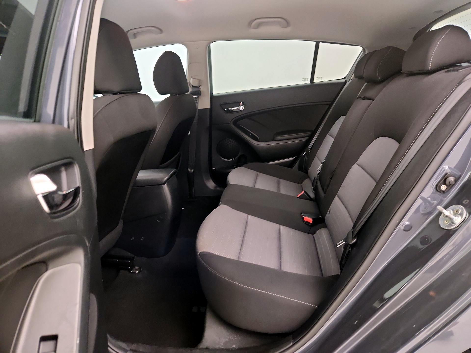 Thumbnail: 2016 Kia Forte - 18