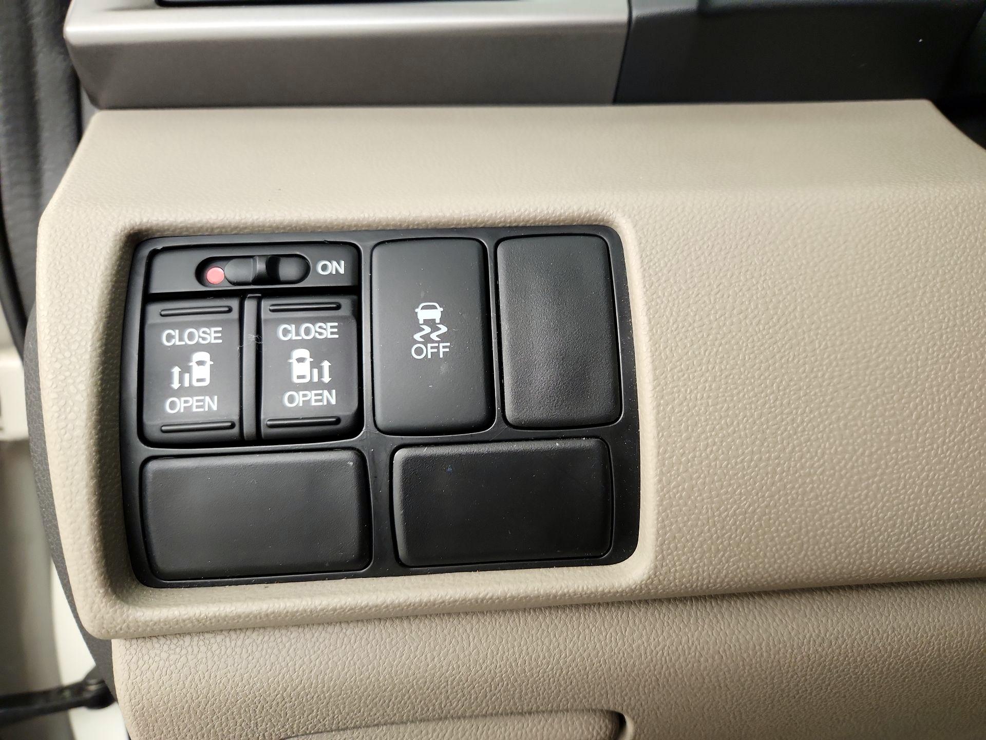 Thumbnail: 2017 Honda Odyssey - 13