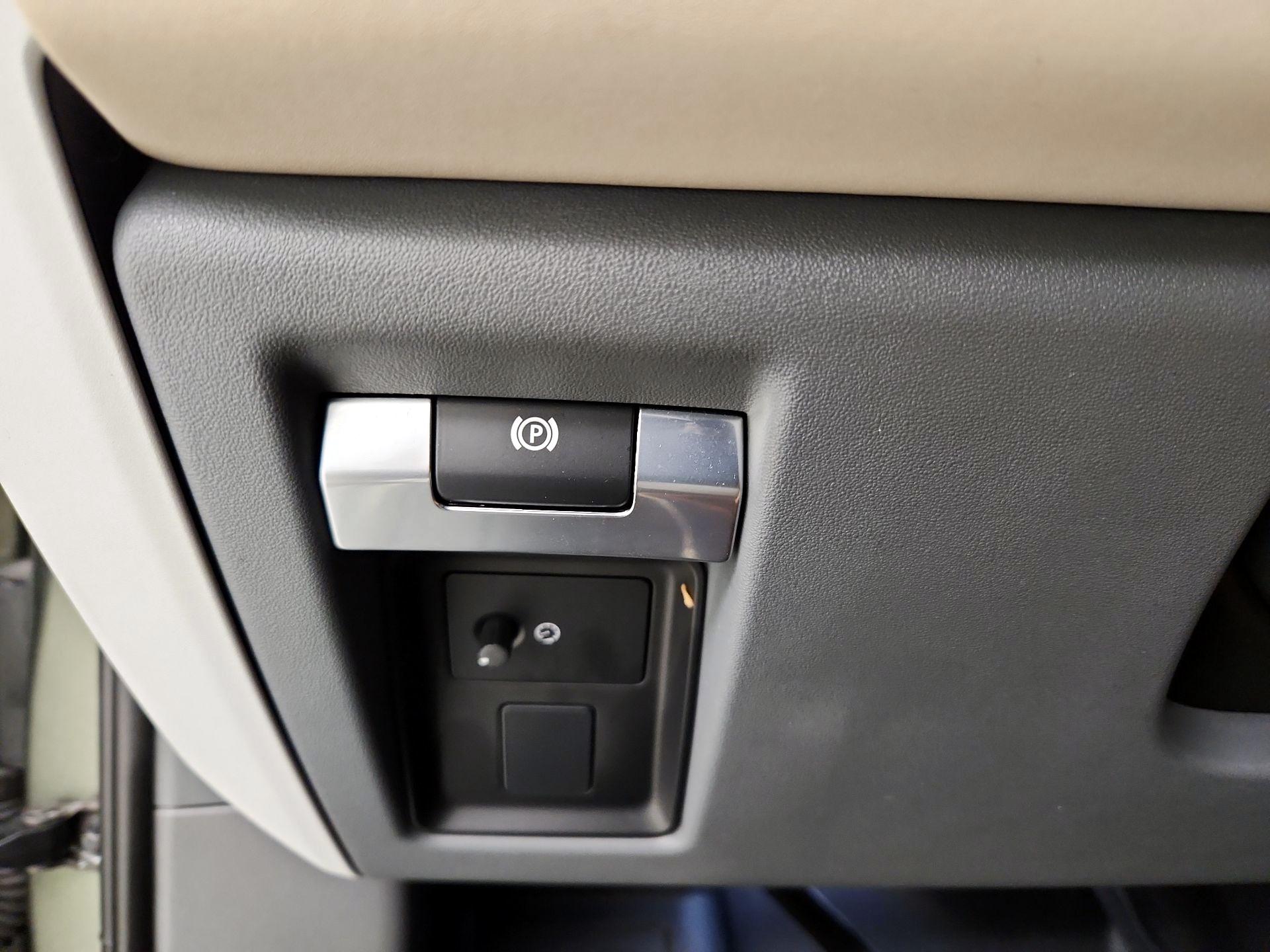 Thumbnail: 2024 Land Rover Defender - 13