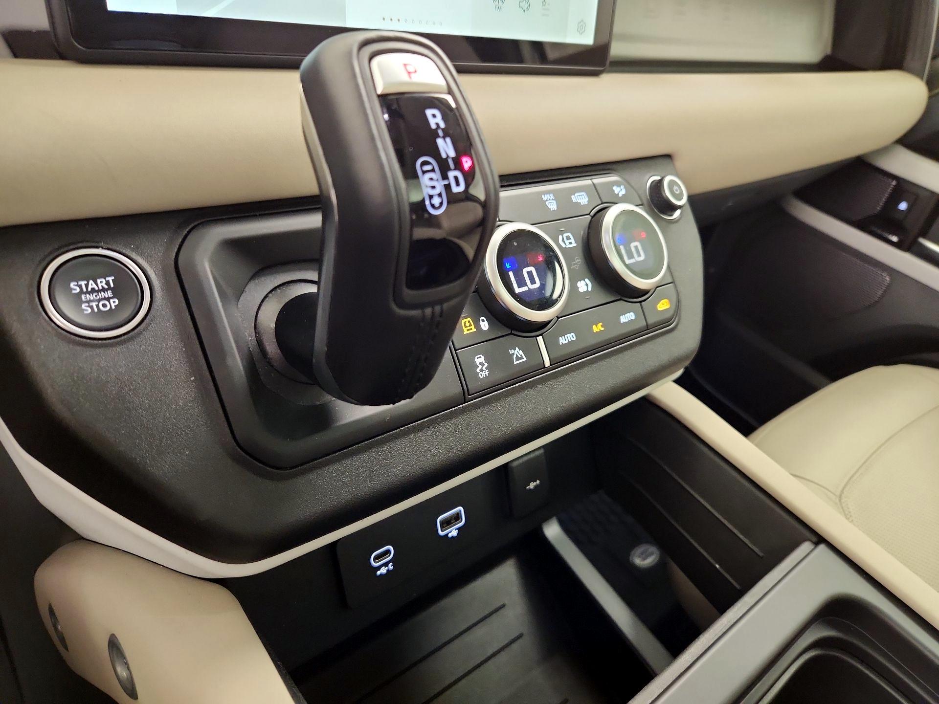 Thumbnail: 2024 Land Rover Defender - 18