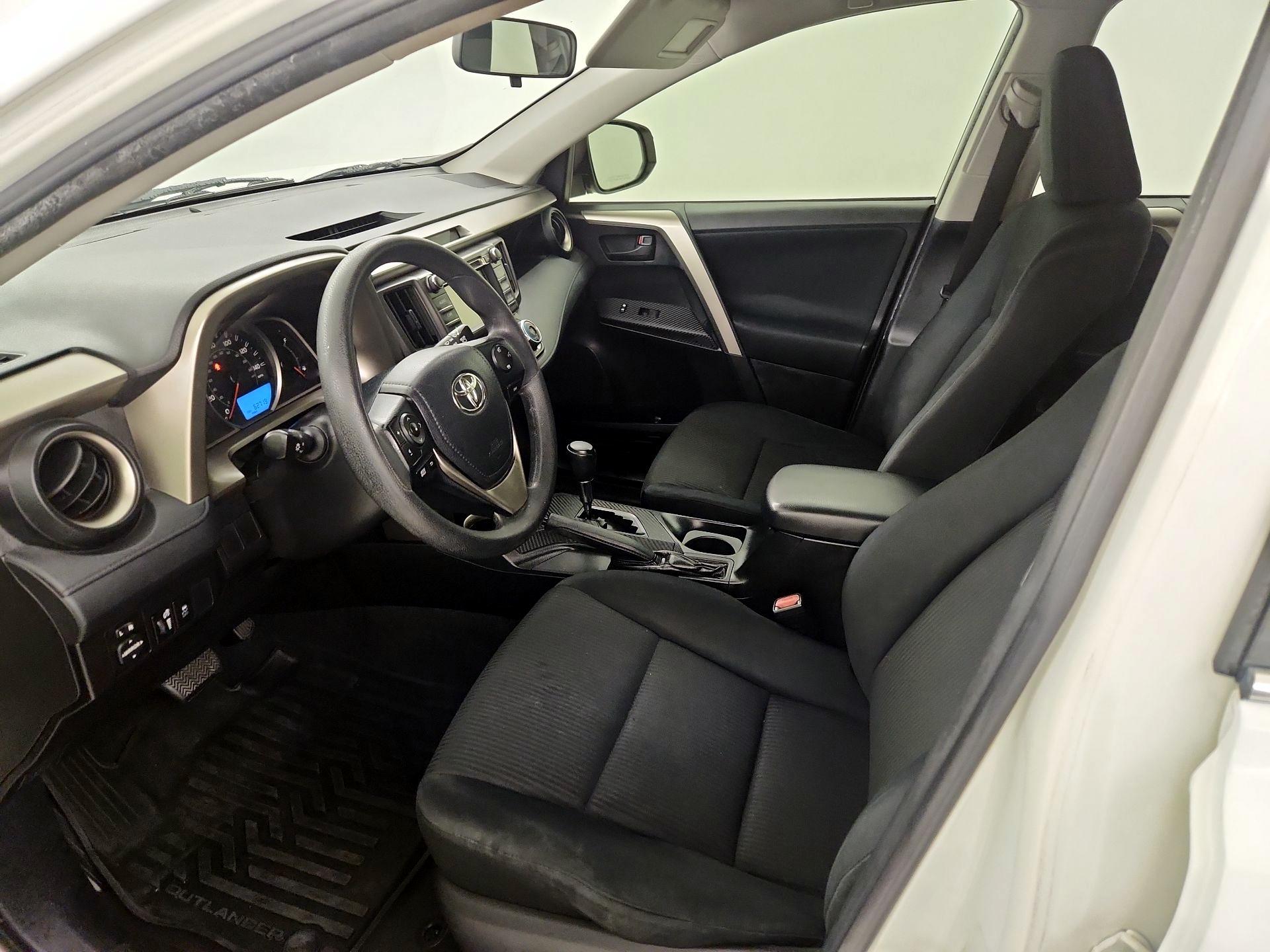Thumbnail: 2015 Toyota RAV4 - 11