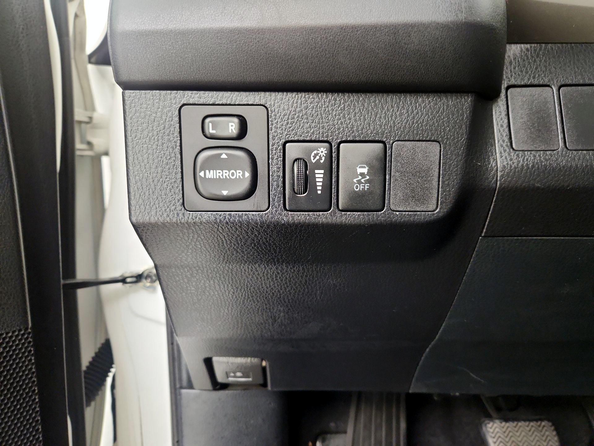 Thumbnail: 2015 Toyota RAV4 - 13
