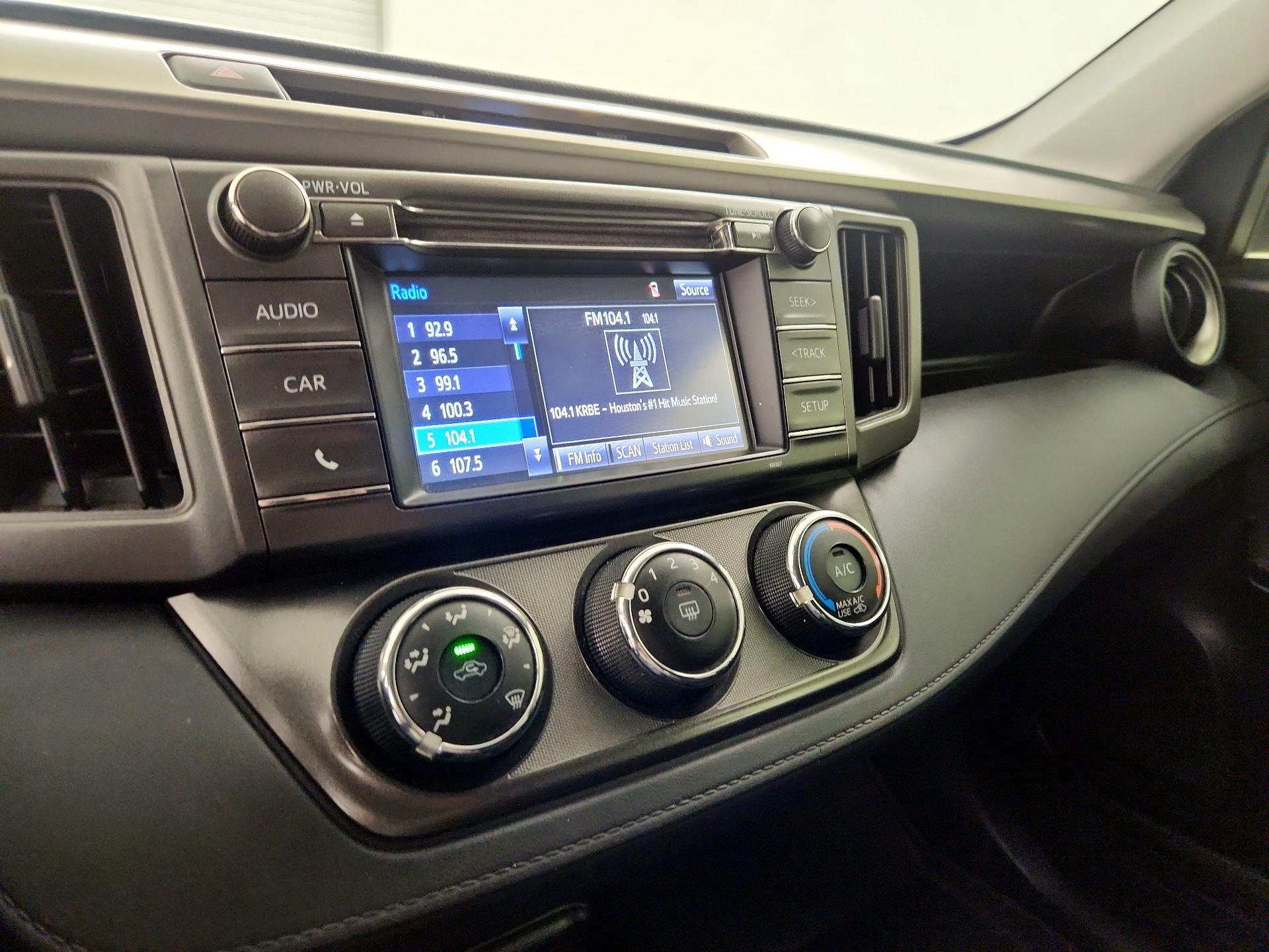 Thumbnail: 2015 Toyota RAV4 - 16