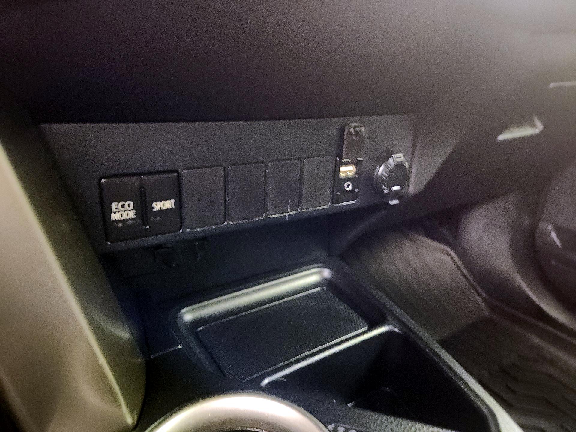 Thumbnail: 2015 Toyota RAV4 - 18