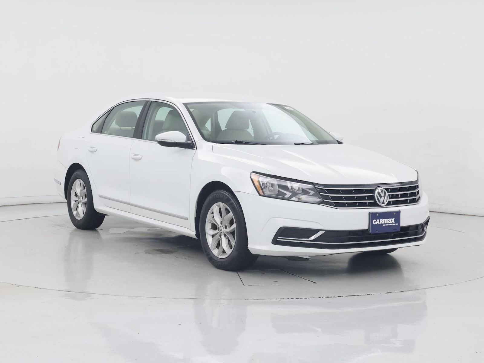 2017 Volkswagen Passat S - Photo 2