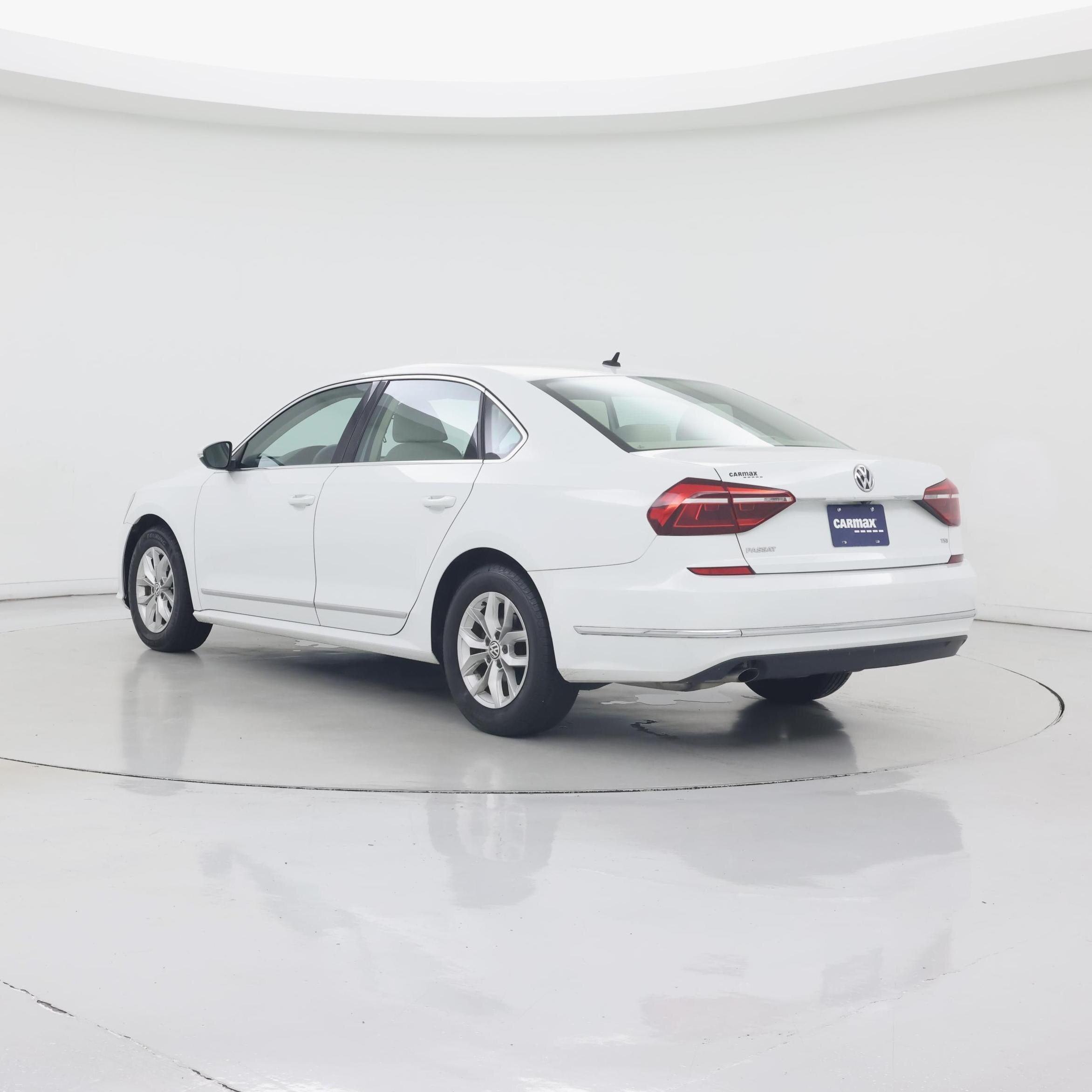 Thumbnail: 2017 Volkswagen Passat - 2