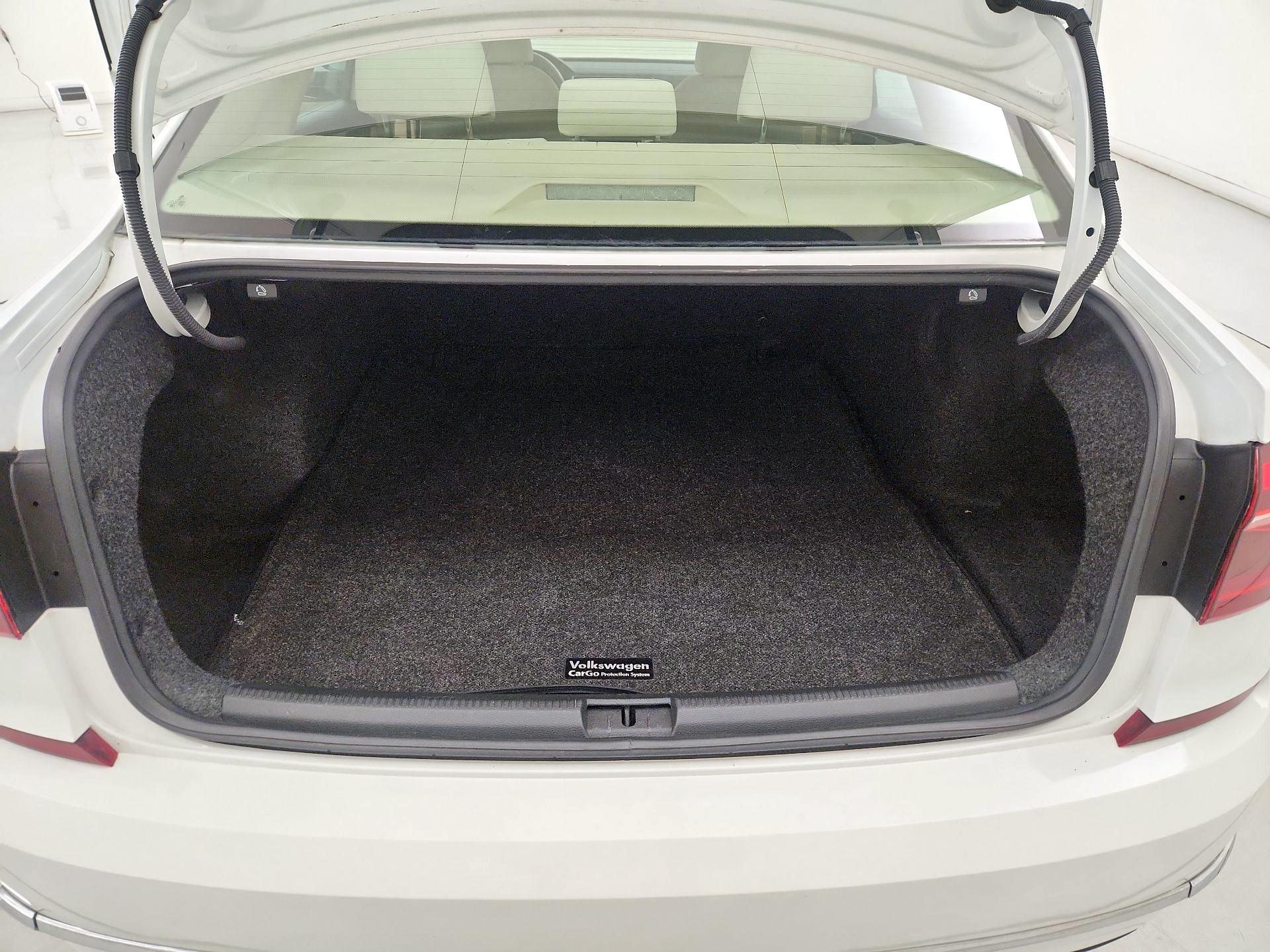 Thumbnail: 2017 Volkswagen Passat - 20