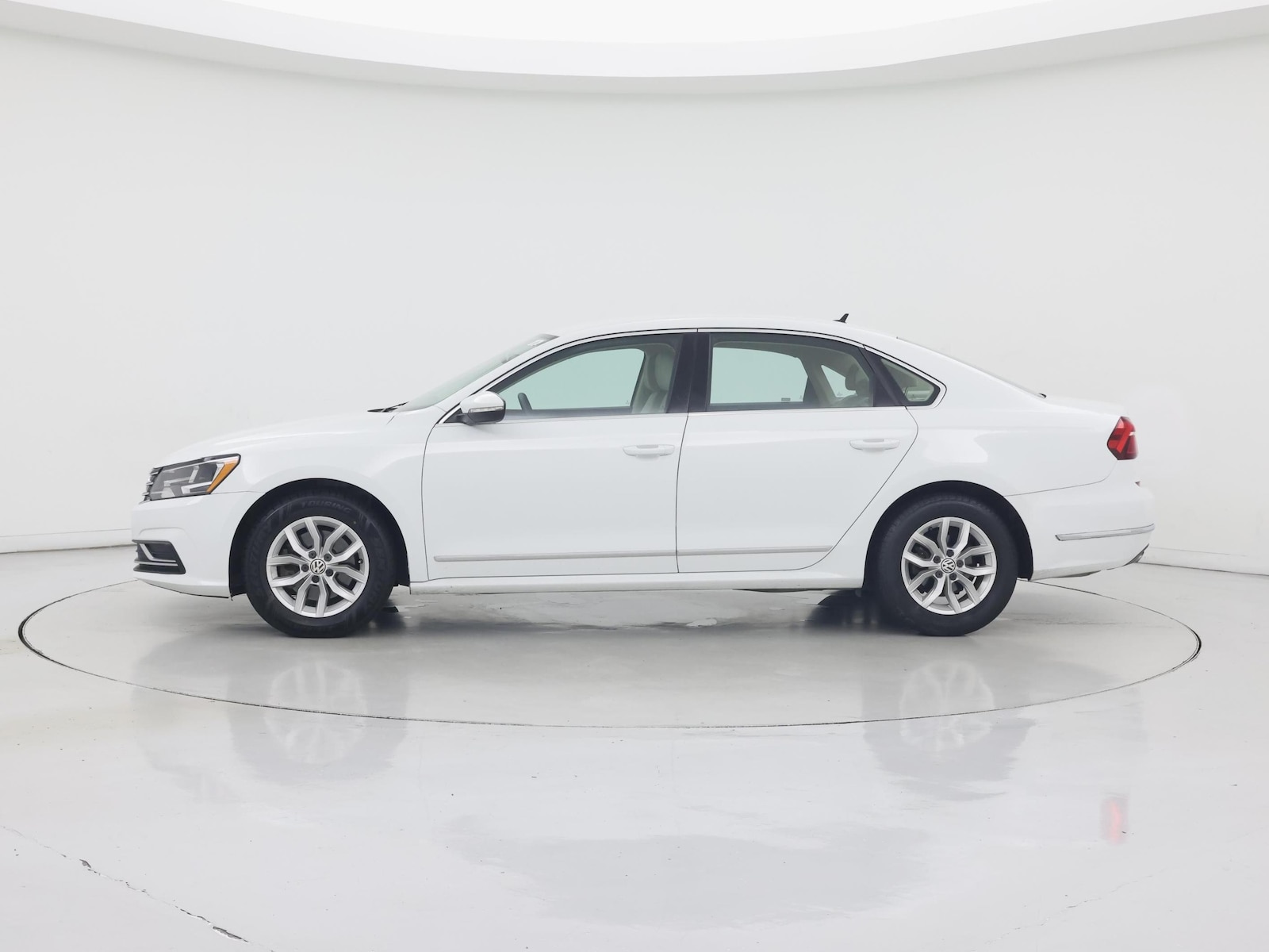 2017 Volkswagen Passat S - Photo 4