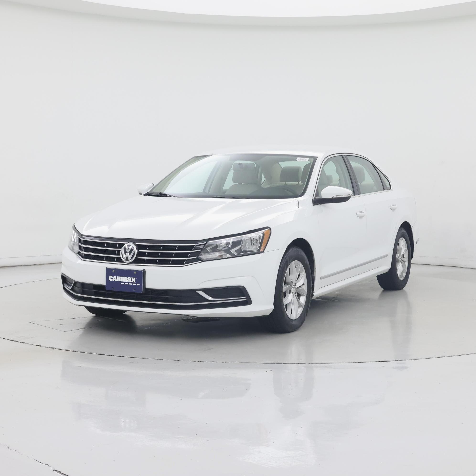 Thumbnail: 2017 Volkswagen Passat - 4