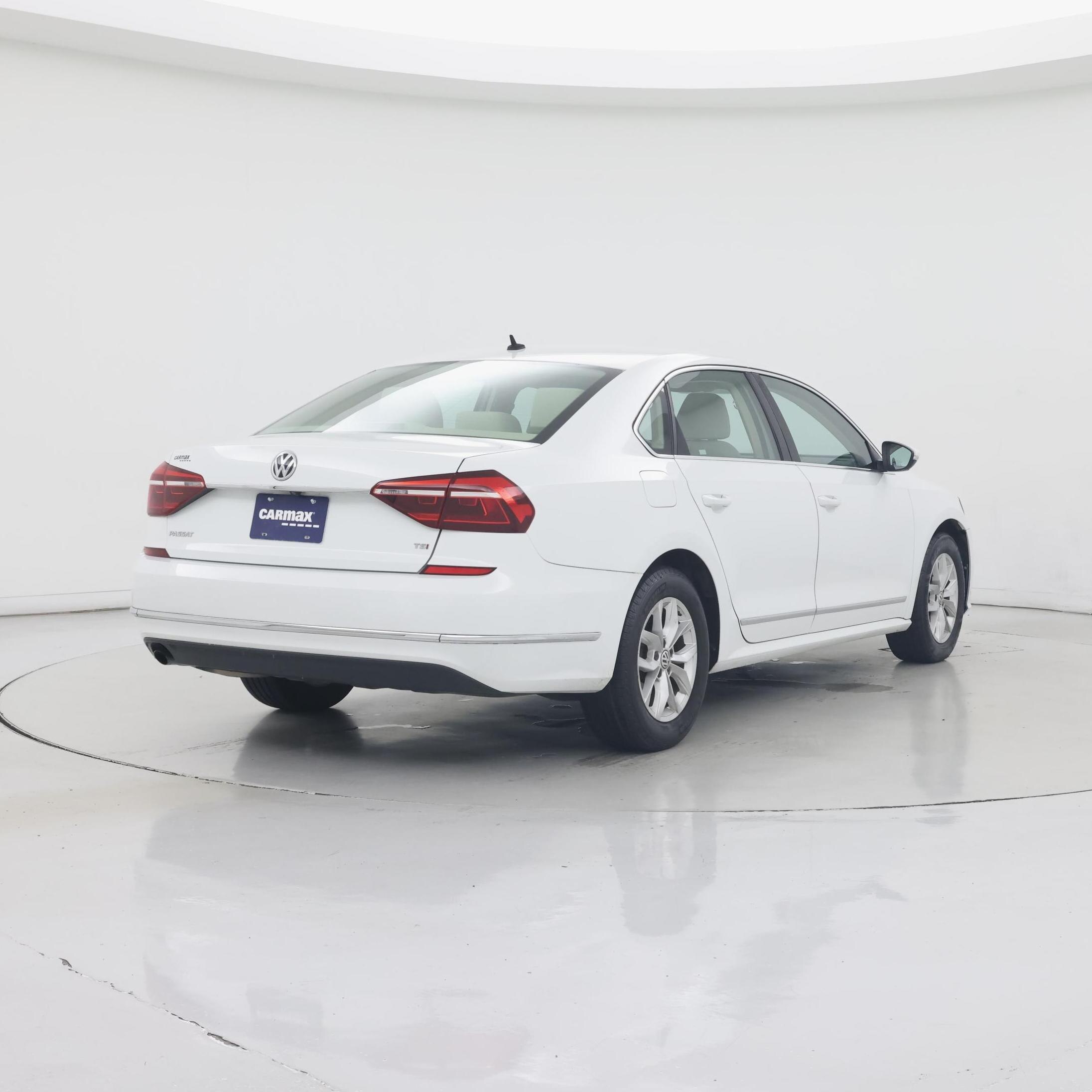 Thumbnail: 2017 Volkswagen Passat - 8