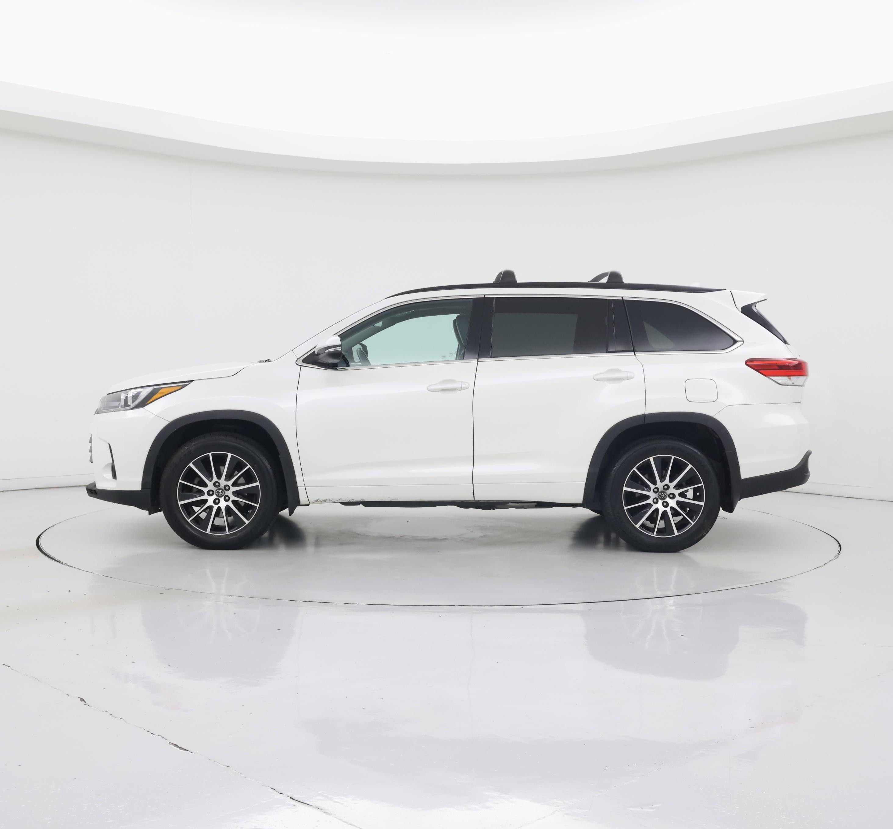 Thumbnail: 2018 Toyota Highlander - 3