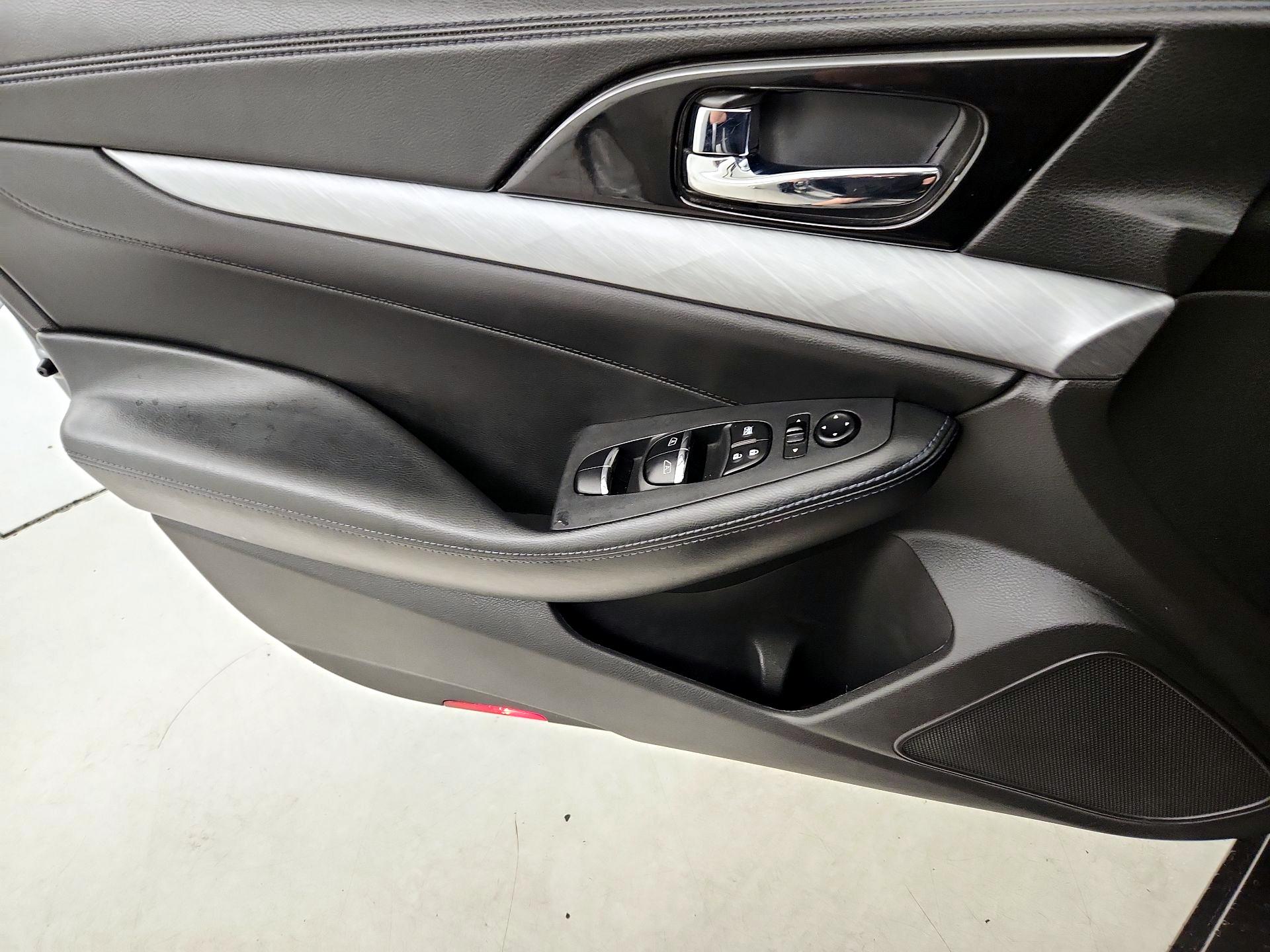 Thumbnail: 2016 Nissan Maxima - 12