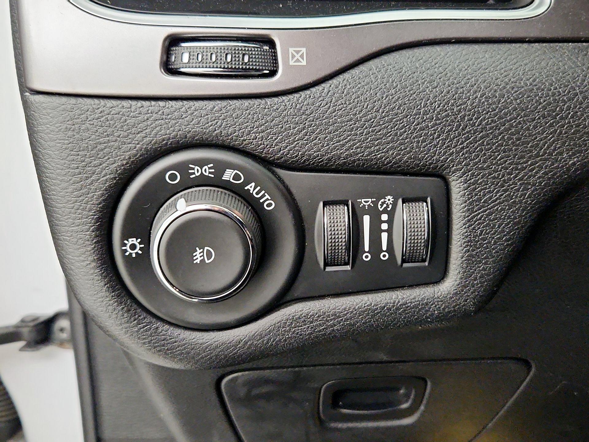 Thumbnail: 2020 Jeep Cherokee - 13