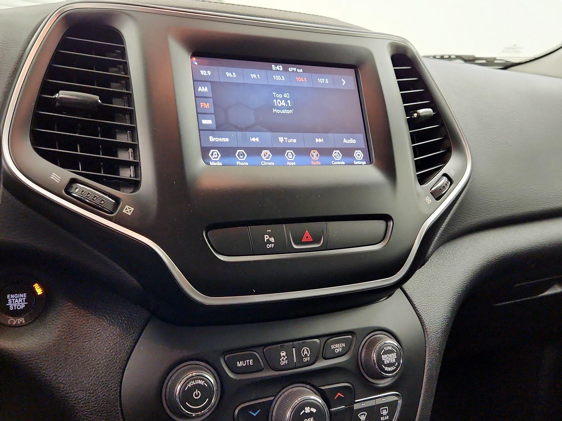 Thumbnail: 2020 Jeep Cherokee - 15