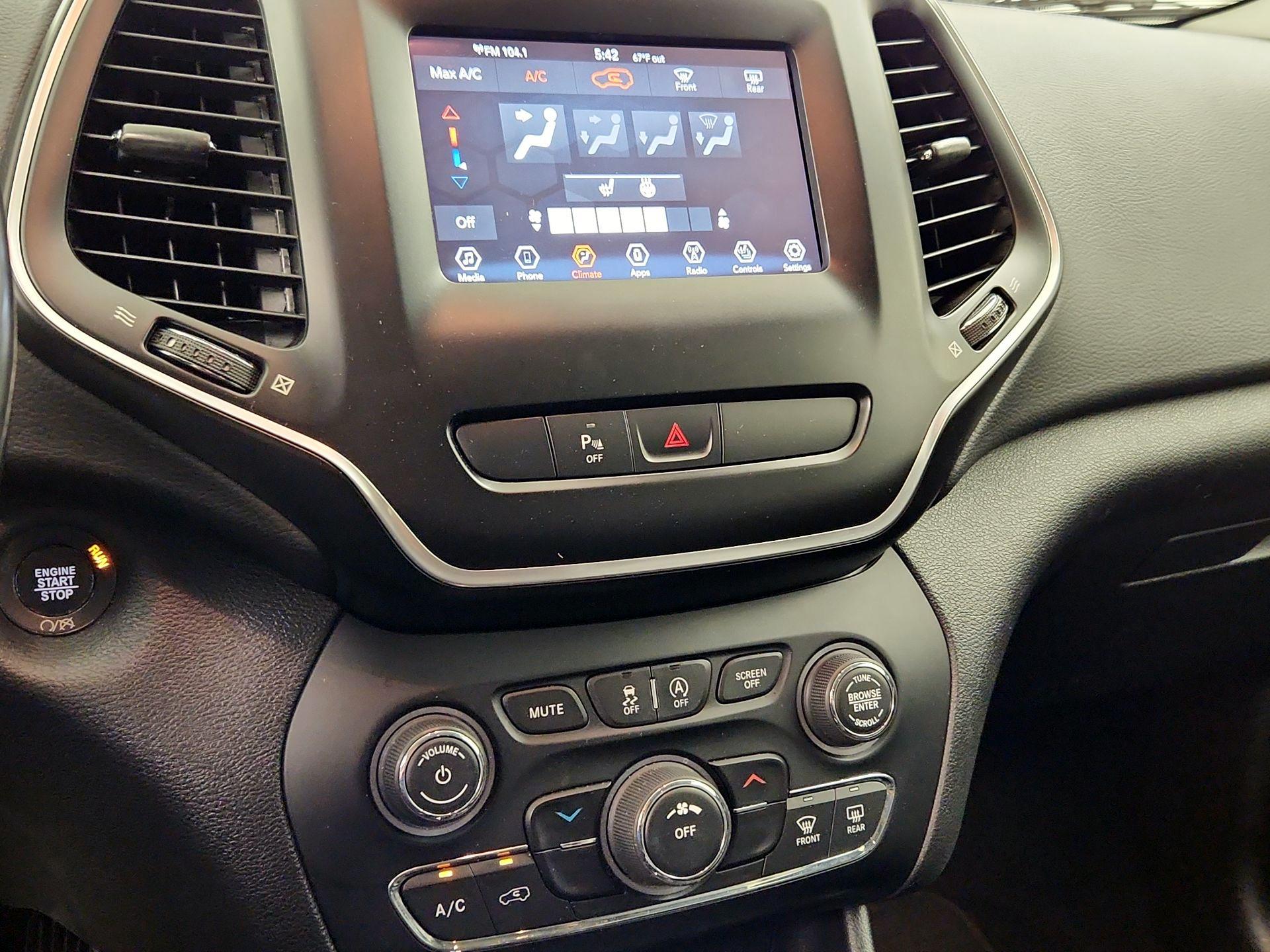 Thumbnail: 2020 Jeep Cherokee - 16