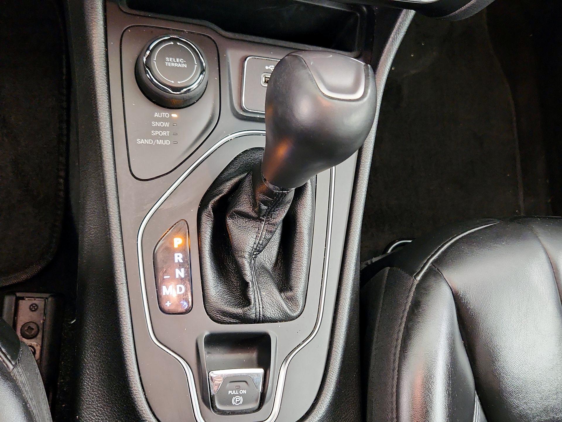 Thumbnail: 2020 Jeep Cherokee - 17