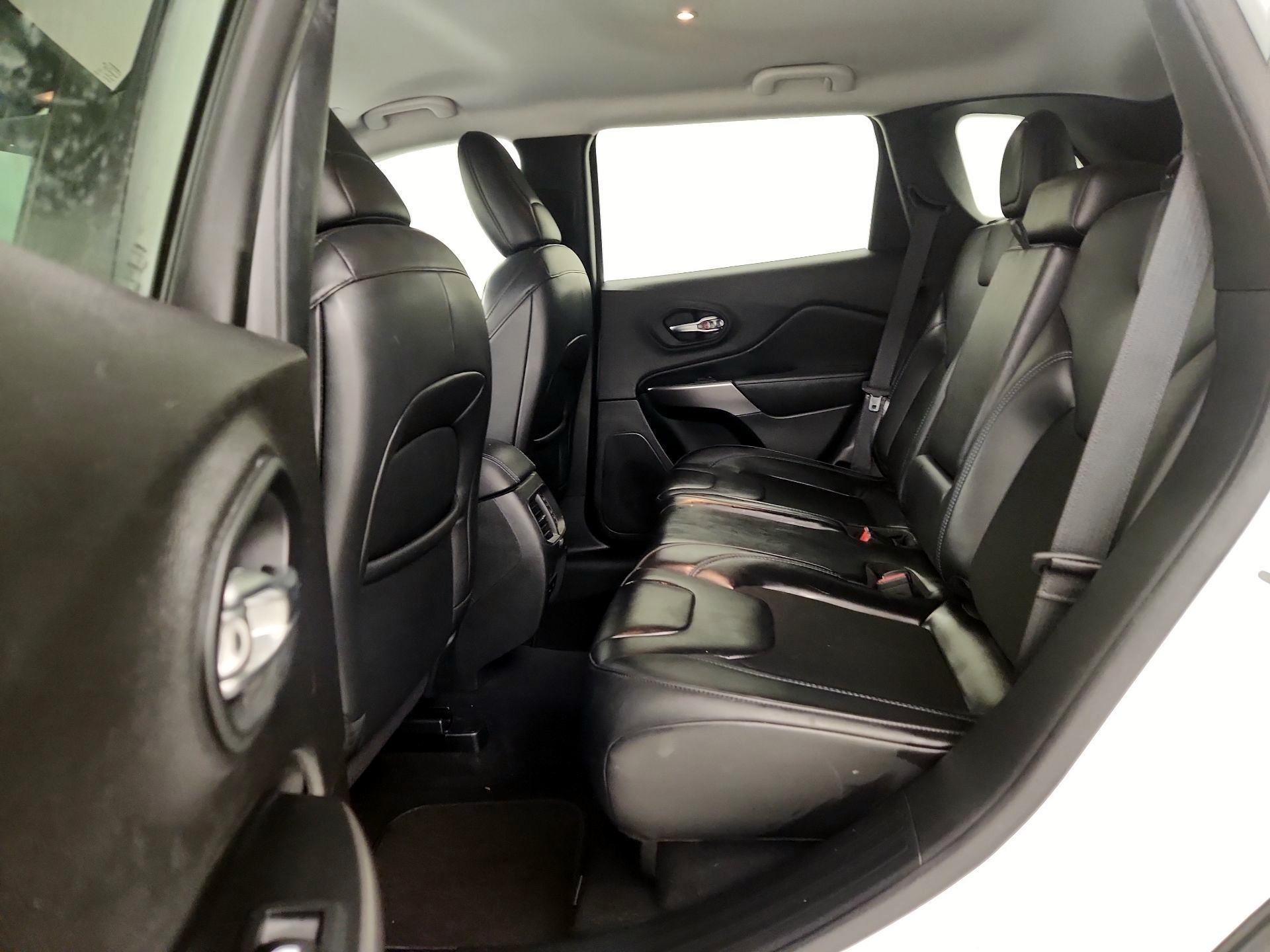 Thumbnail: 2020 Jeep Cherokee - 19