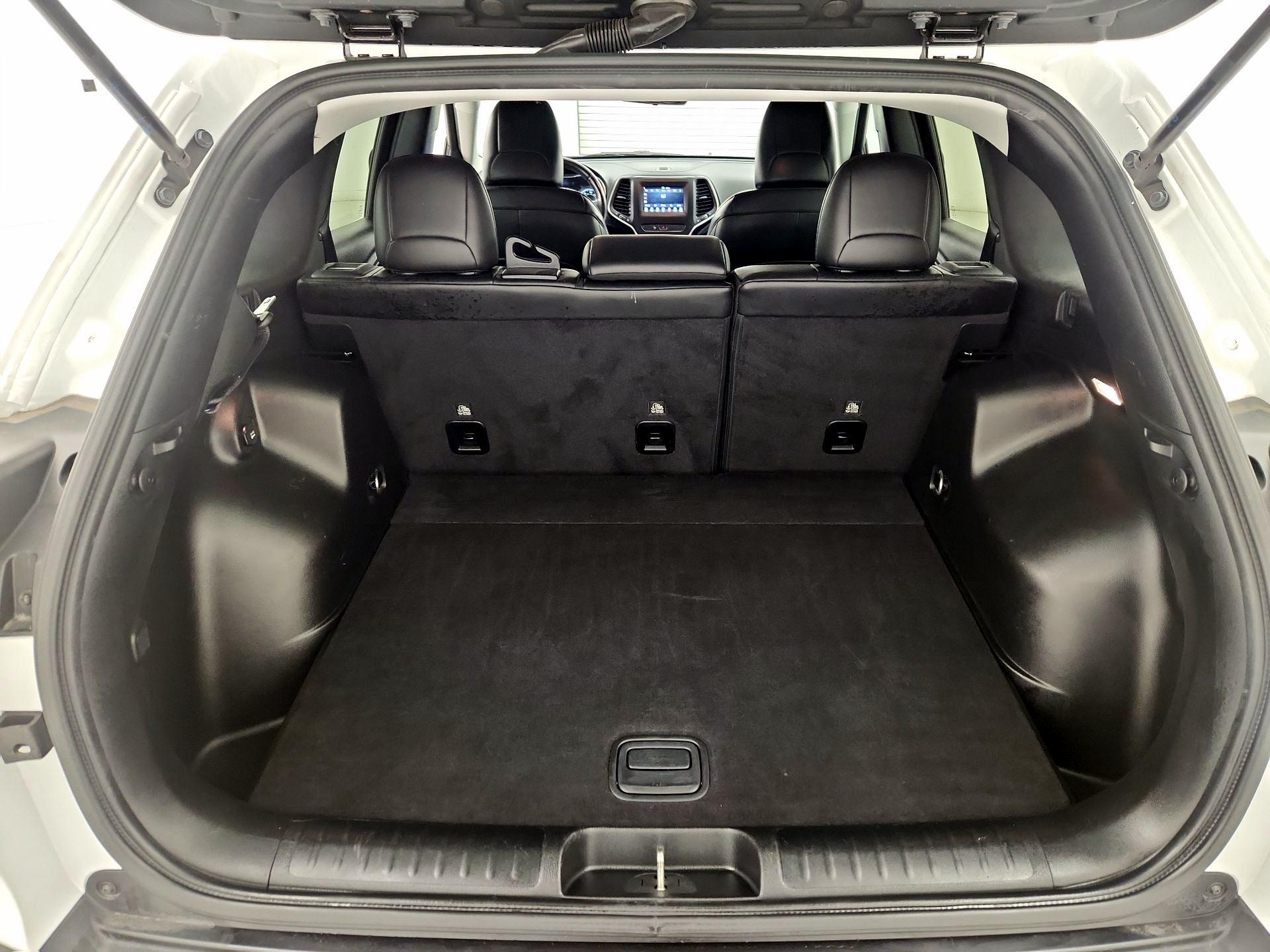 Thumbnail: 2020 Jeep Cherokee - 20