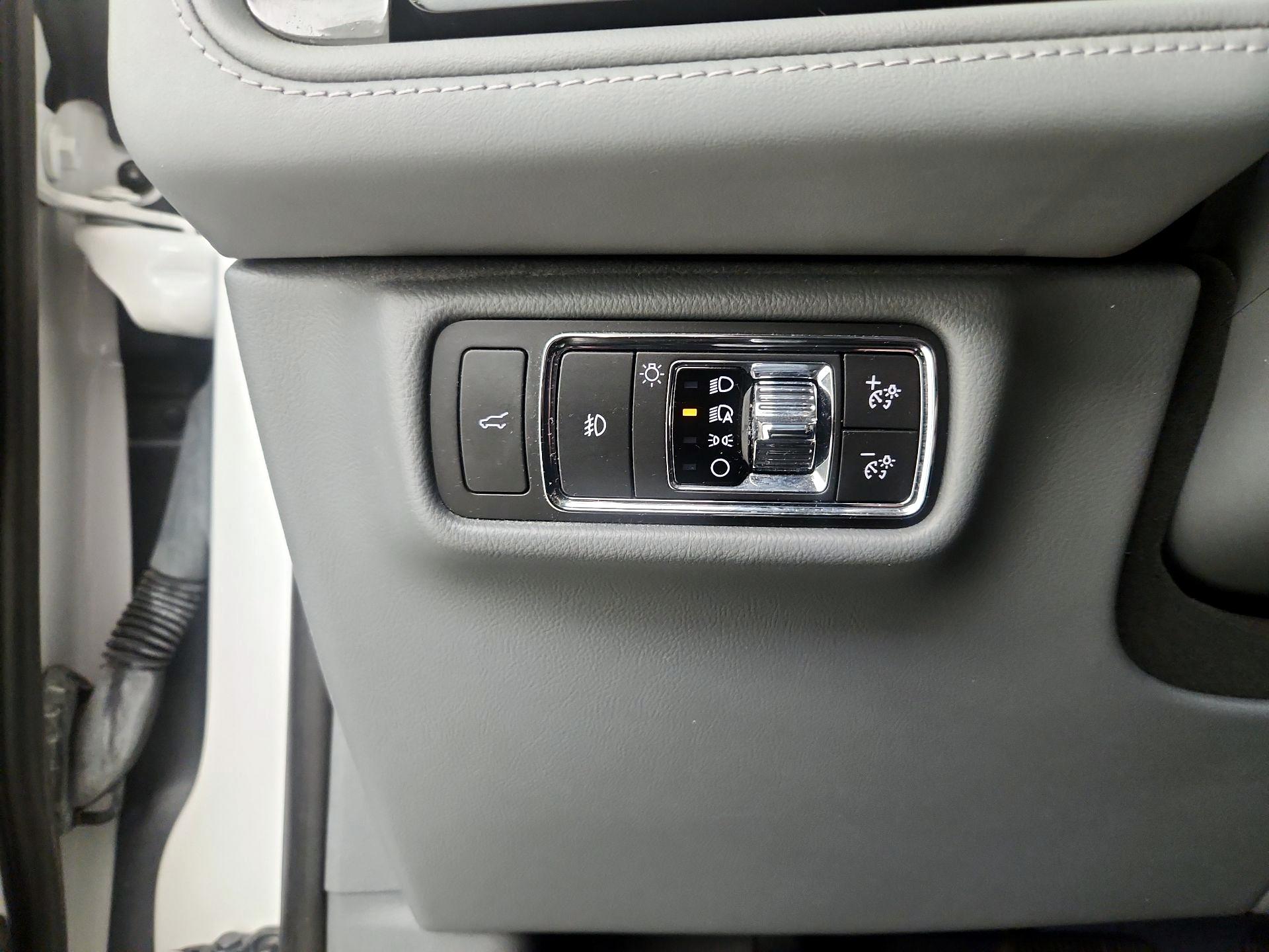 Thumbnail: 2020 Lincoln Aviator - 13