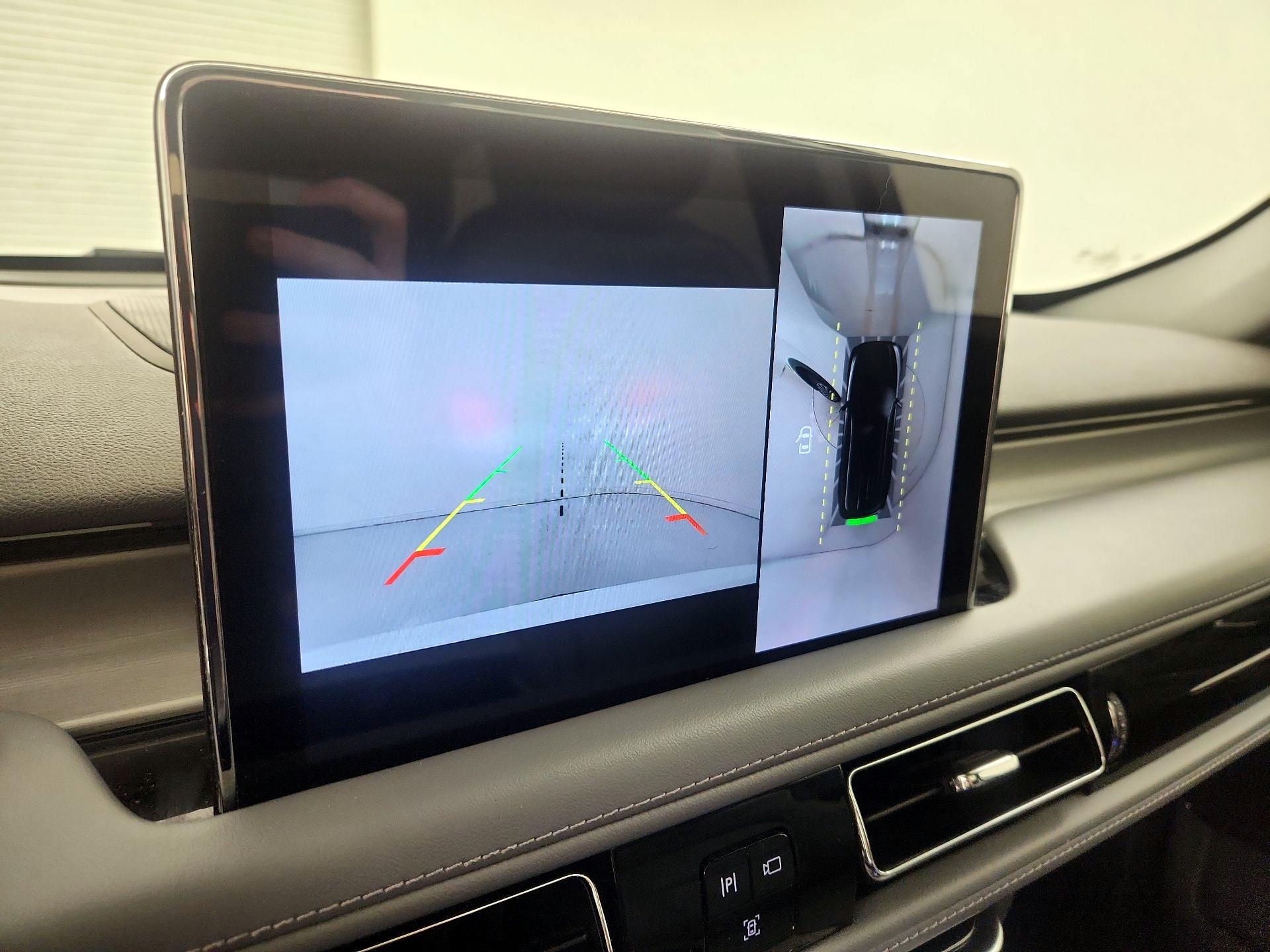 Thumbnail: 2020 Lincoln Aviator - 15