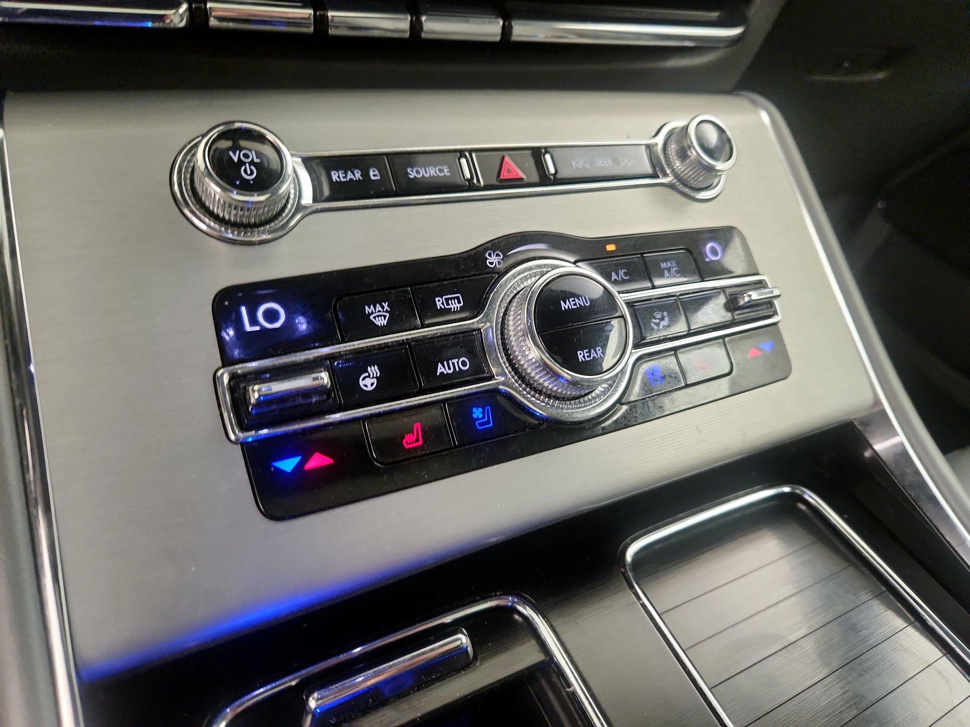 Thumbnail: 2020 Lincoln Aviator - 17