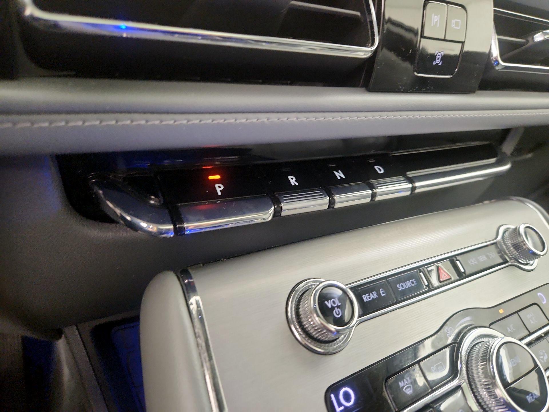 Thumbnail: 2020 Lincoln Aviator - 18