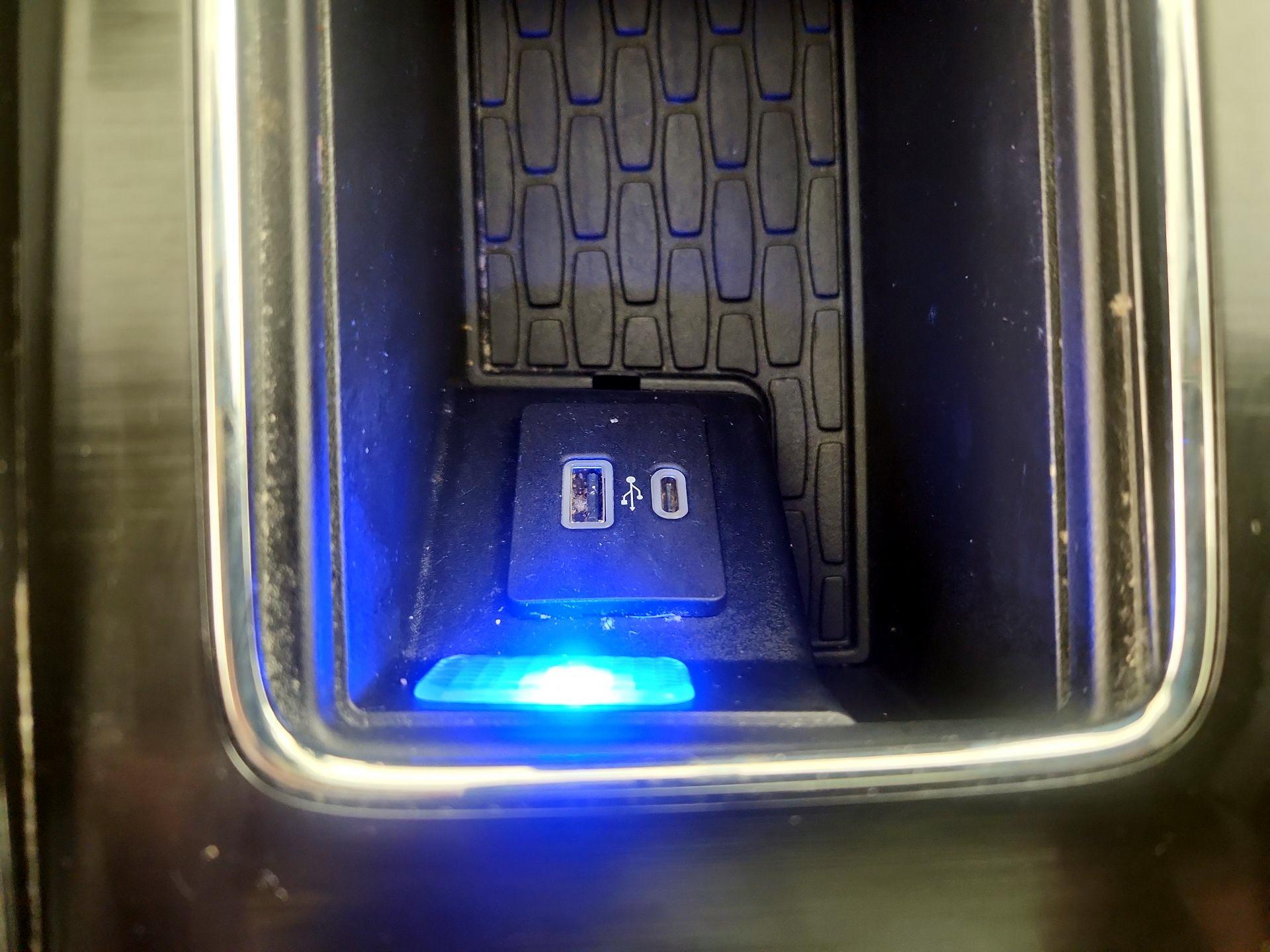 Thumbnail: 2020 Lincoln Aviator - 19