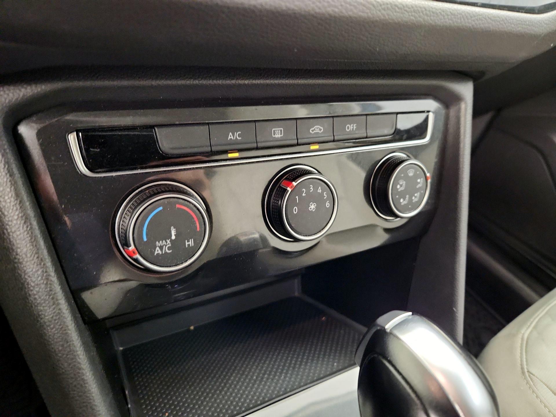 Thumbnail: 2018 Volkswagen Tiguan - 16