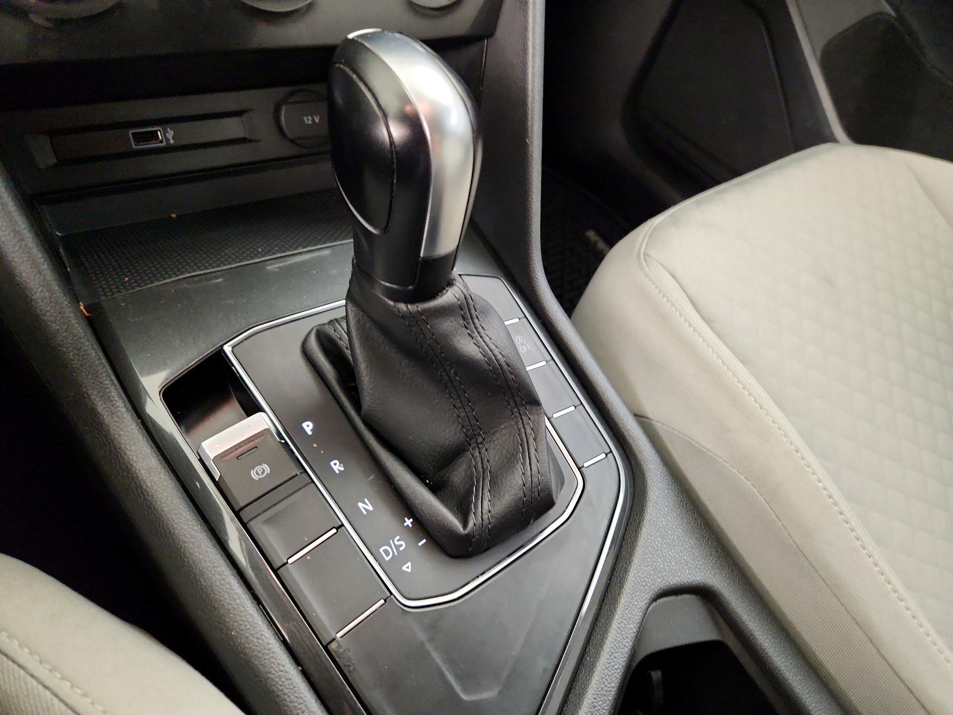 Thumbnail: 2018 Volkswagen Tiguan - 17