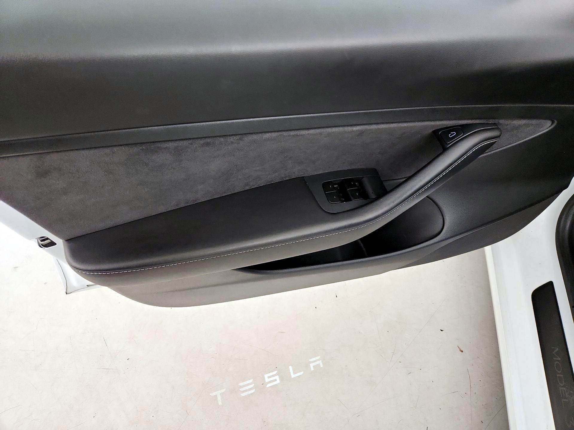 Thumbnail: 2021 Tesla Model 3 - 12
