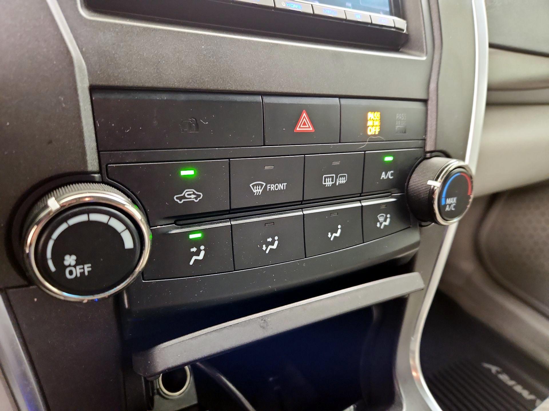 Thumbnail: 2016 Toyota Camry - 16