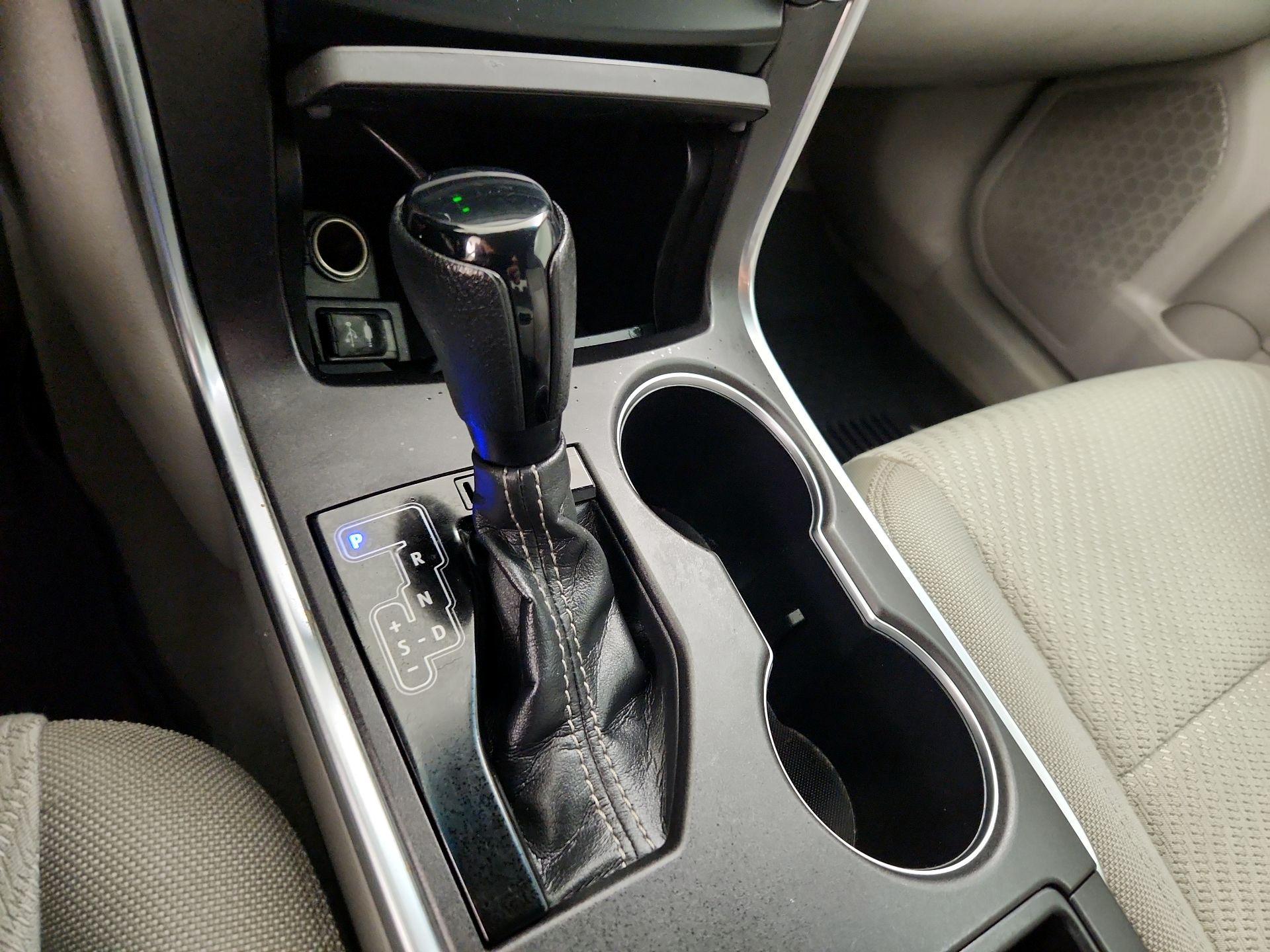 Thumbnail: 2016 Toyota Camry - 17
