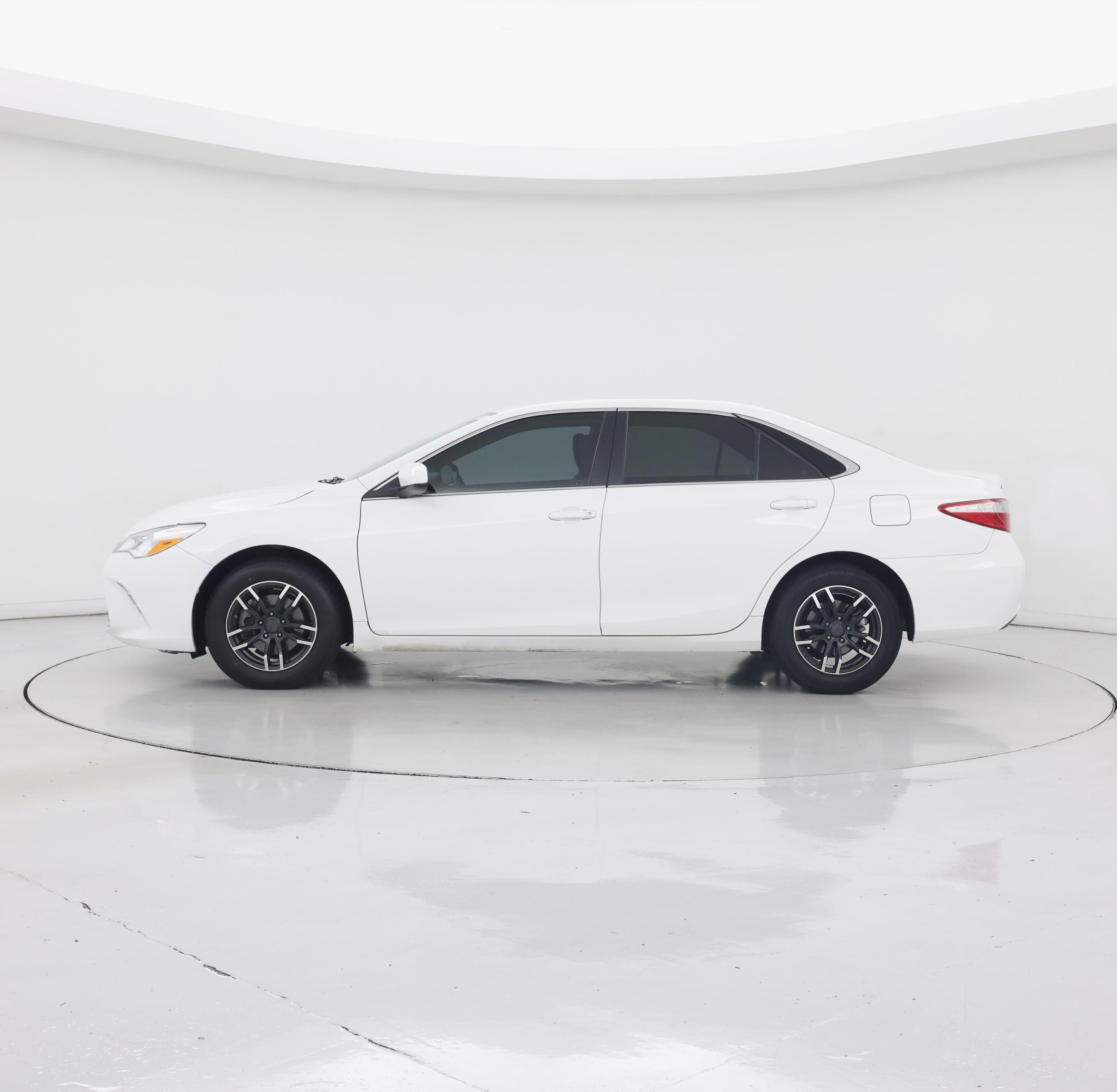 Thumbnail: 2016 Toyota Camry - 3