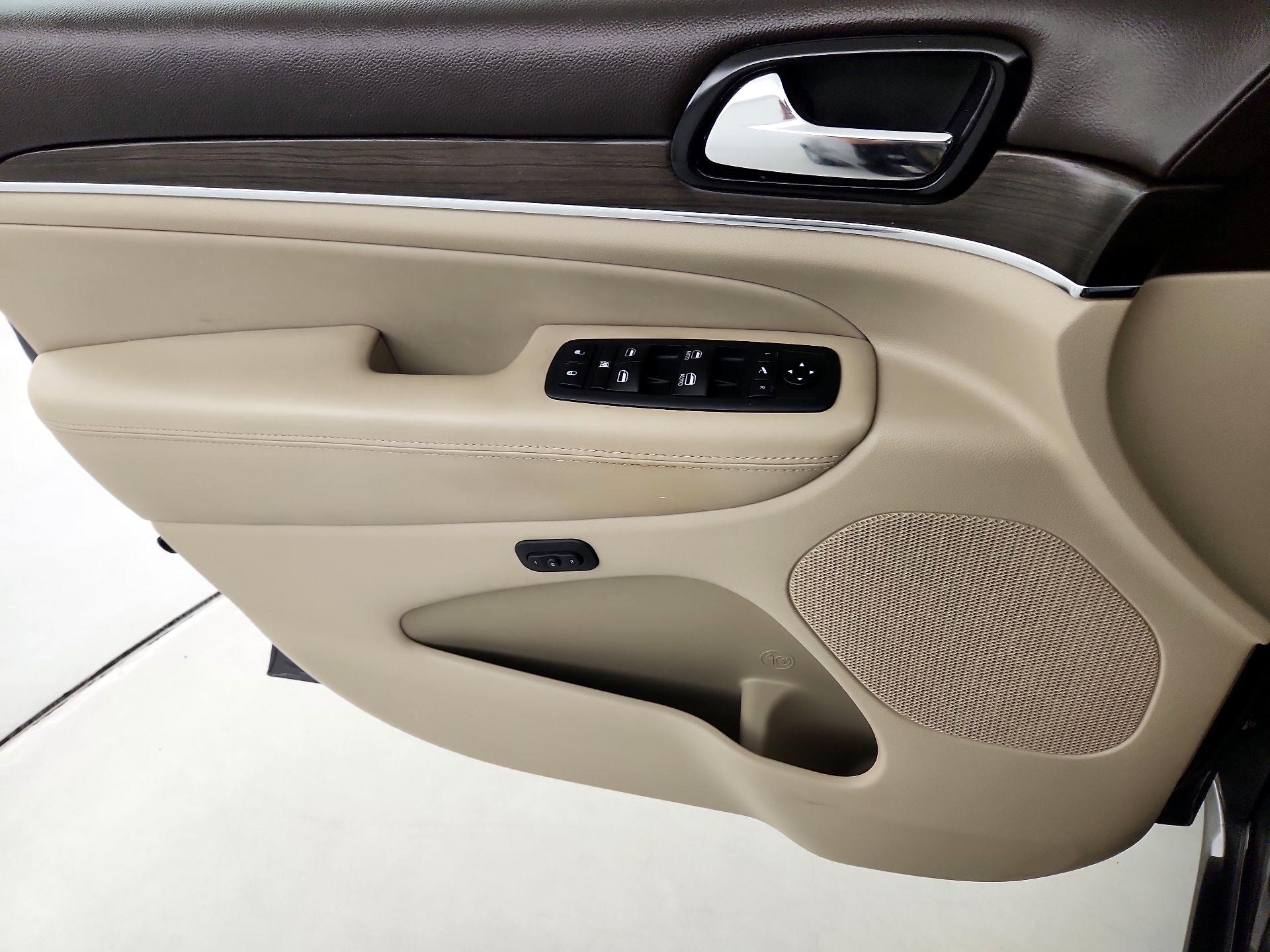 Thumbnail: 2020 Jeep Grand Cherokee - 12