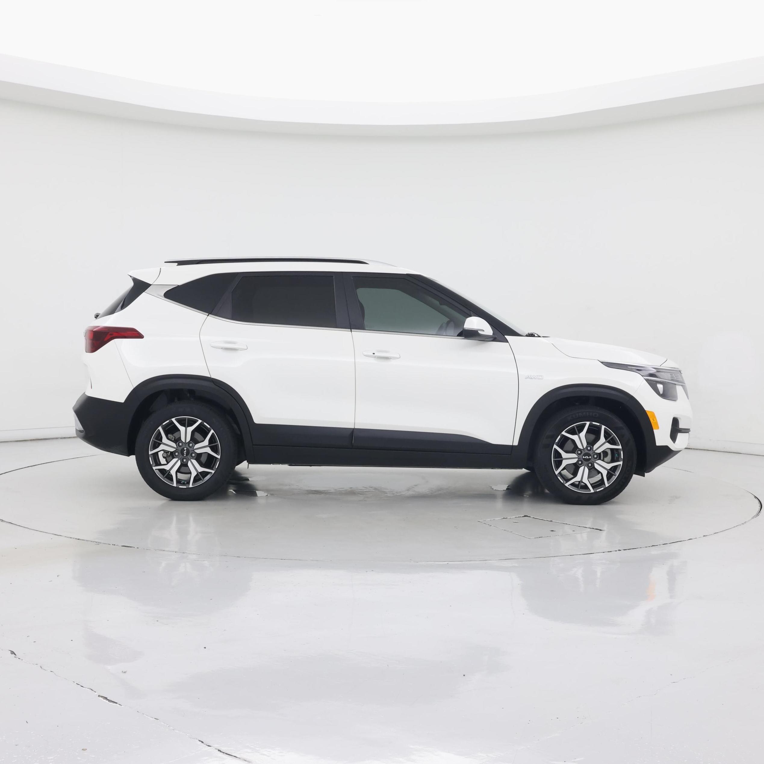 Thumbnail: 2023 Kia Seltos - 7