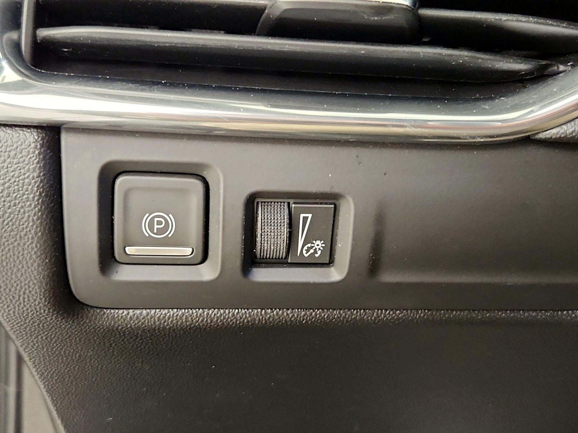 Thumbnail: 2020 Cadillac XT4 - 13