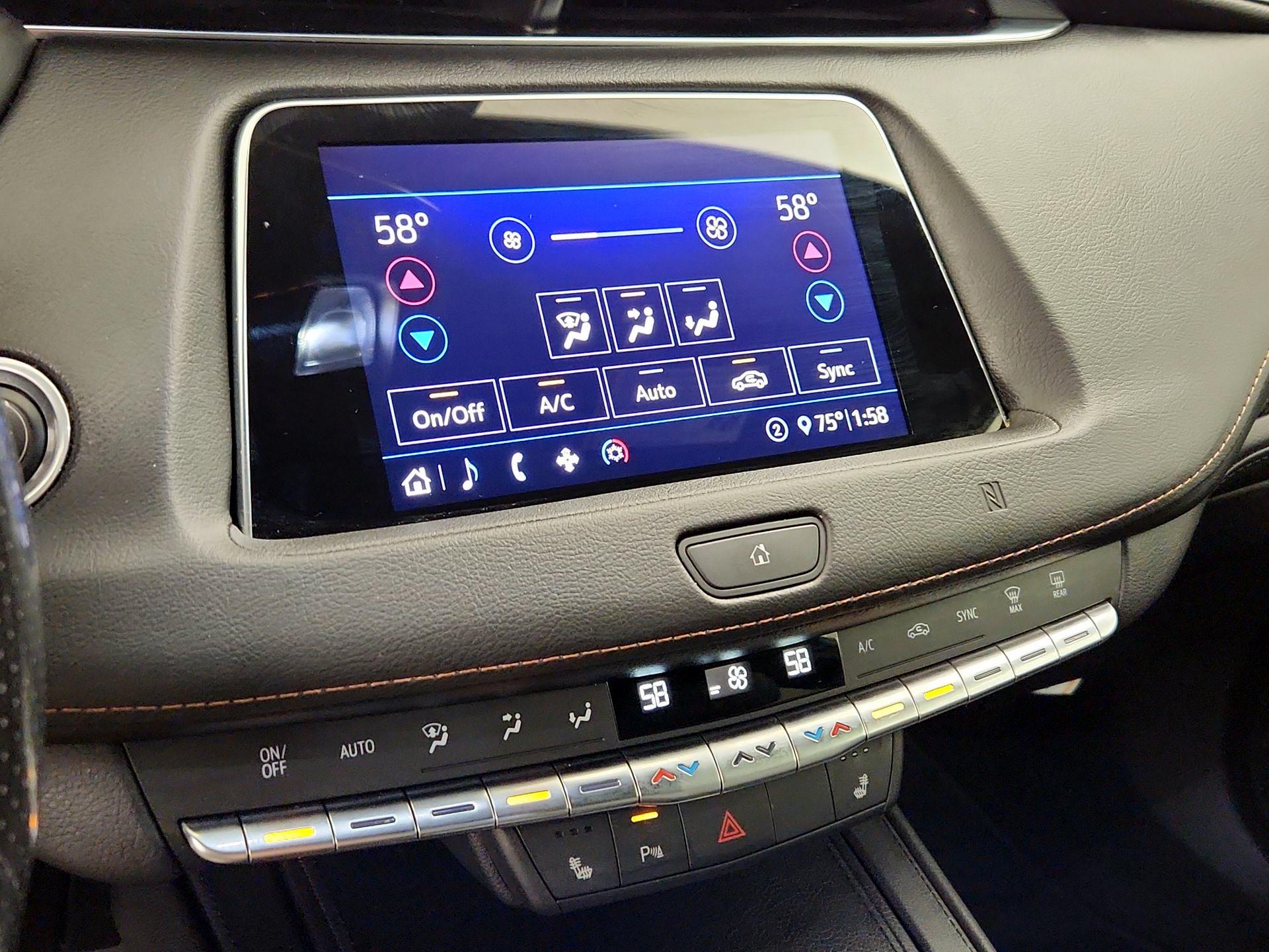 Thumbnail: 2020 Cadillac XT4 - 16