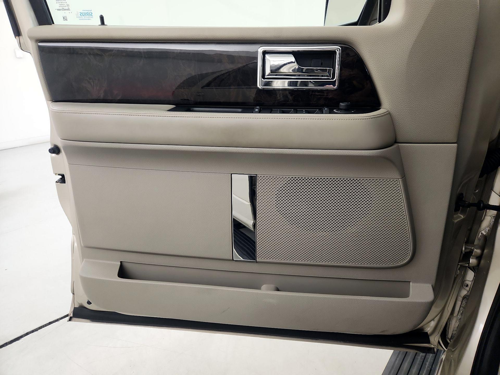 Thumbnail: 2017 Lincoln Navigator - 12