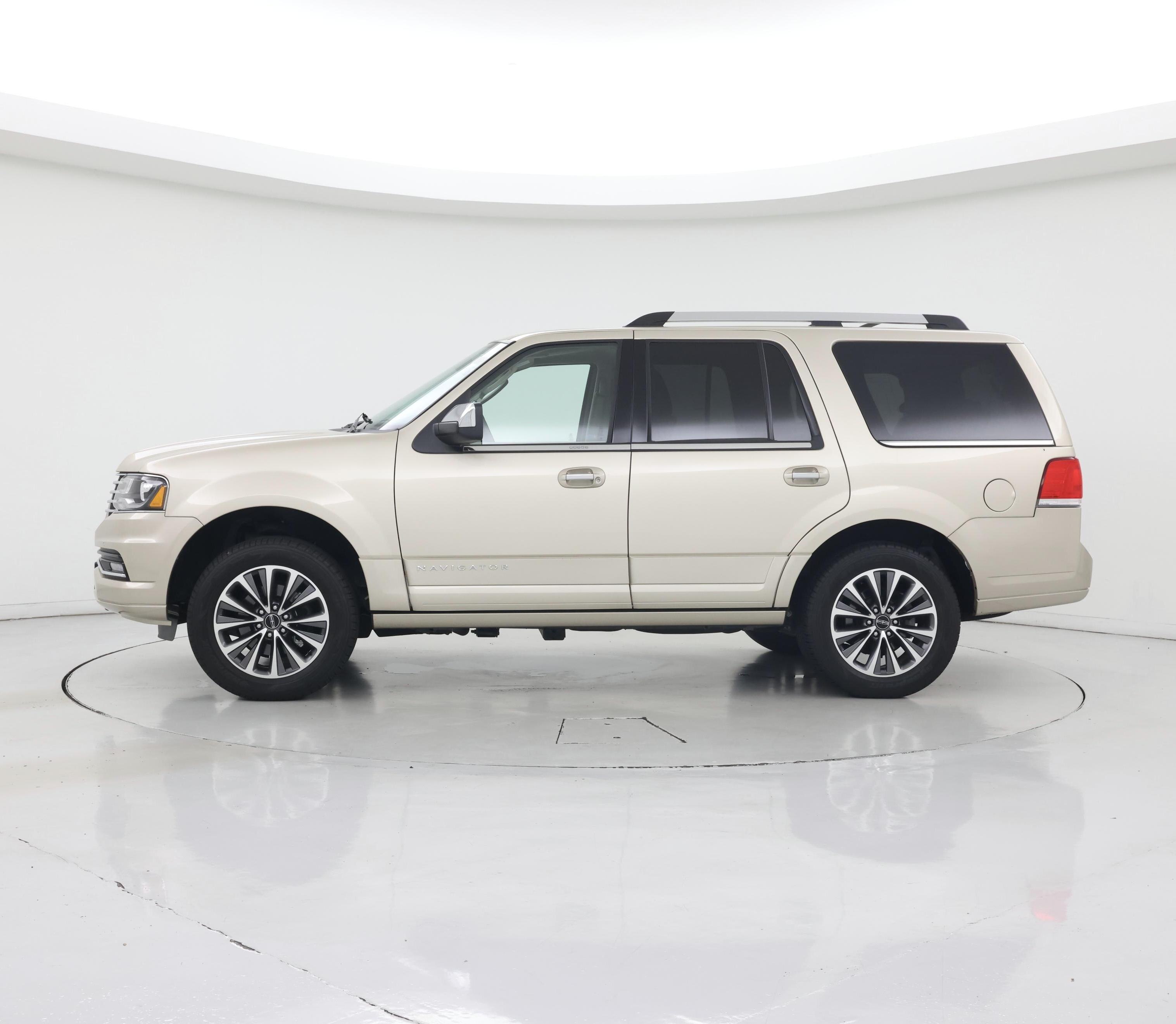 Thumbnail: 2017 Lincoln Navigator - 3