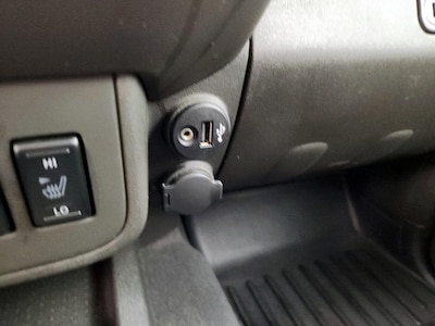 USB/AUX Ports