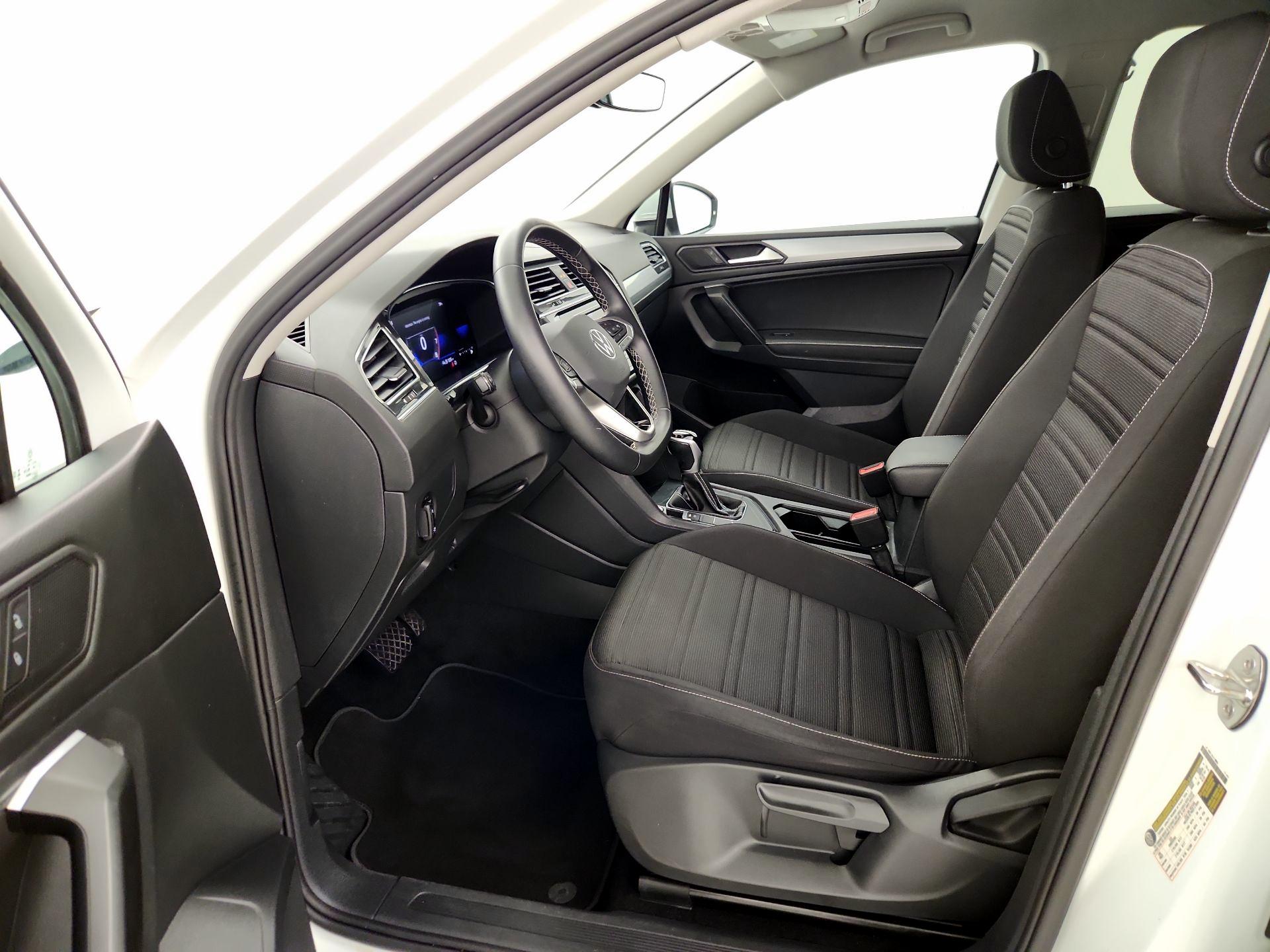 Thumbnail: 2023 Volkswagen Tiguan - 11