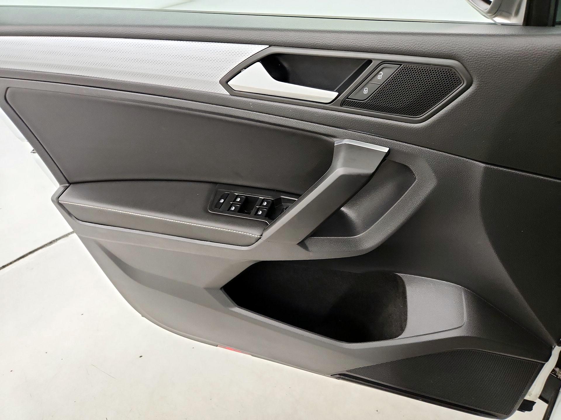 Thumbnail: 2023 Volkswagen Tiguan - 12