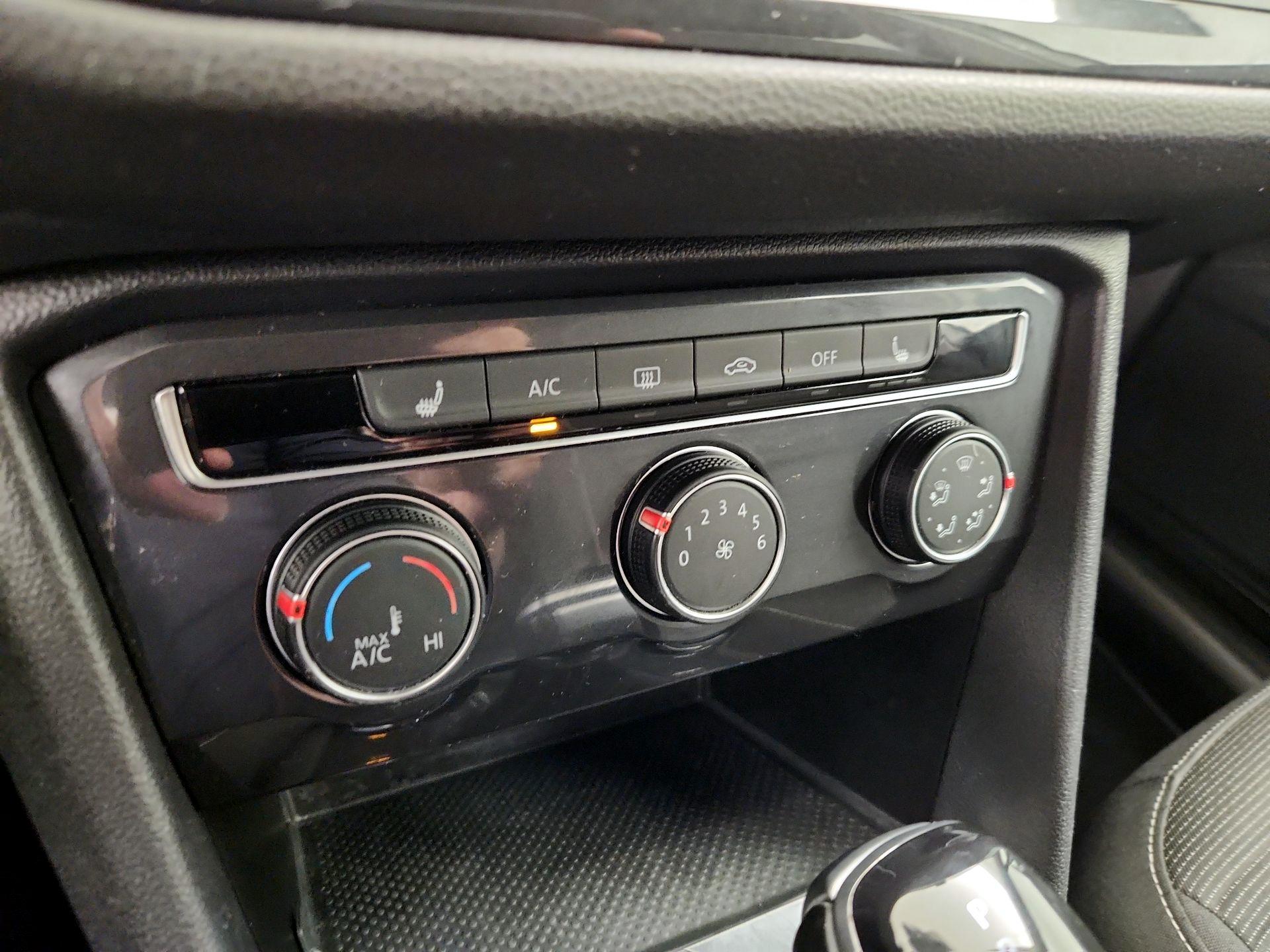 Thumbnail: 2023 Volkswagen Tiguan - 16