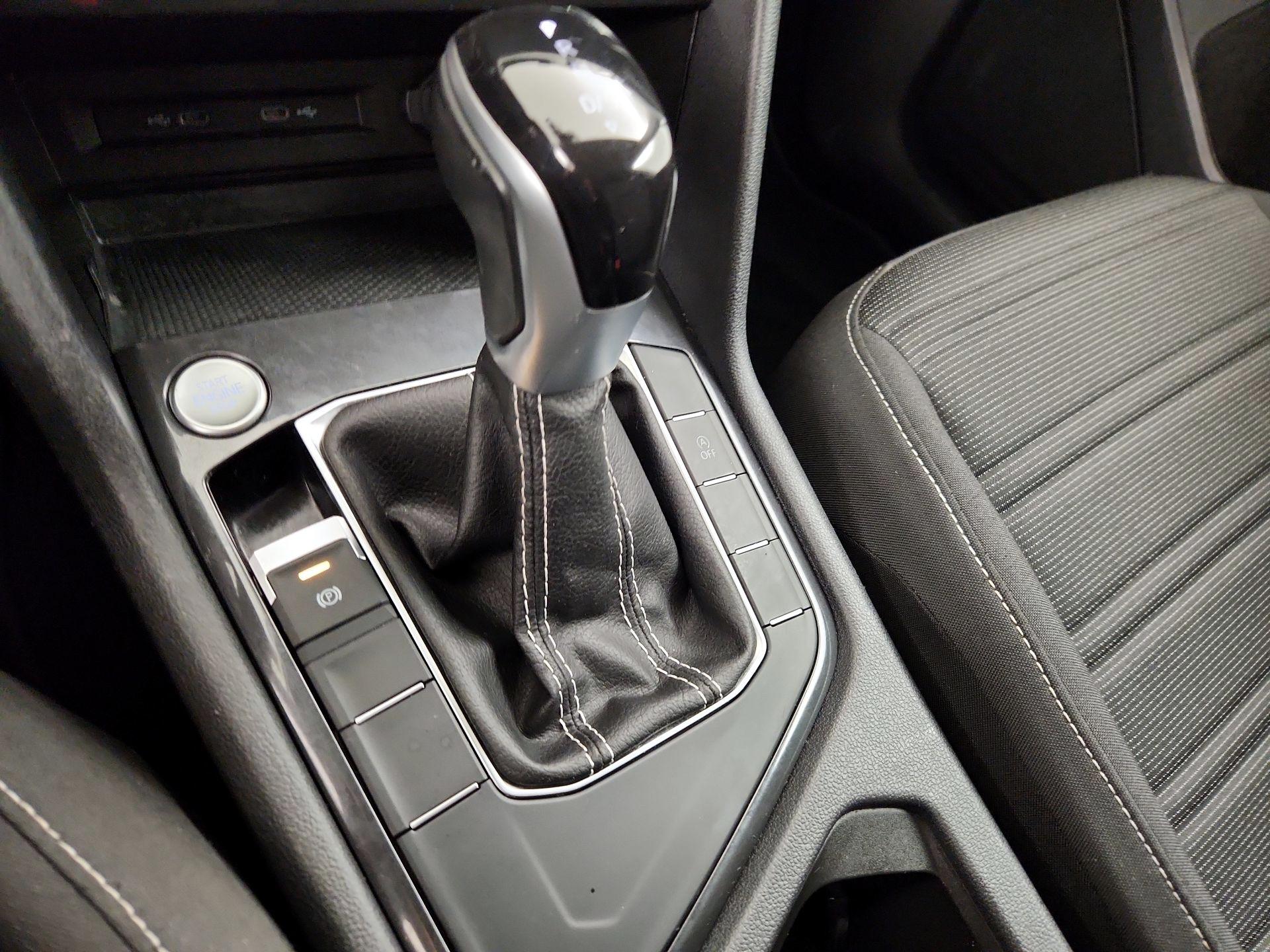 Thumbnail: 2023 Volkswagen Tiguan - 17