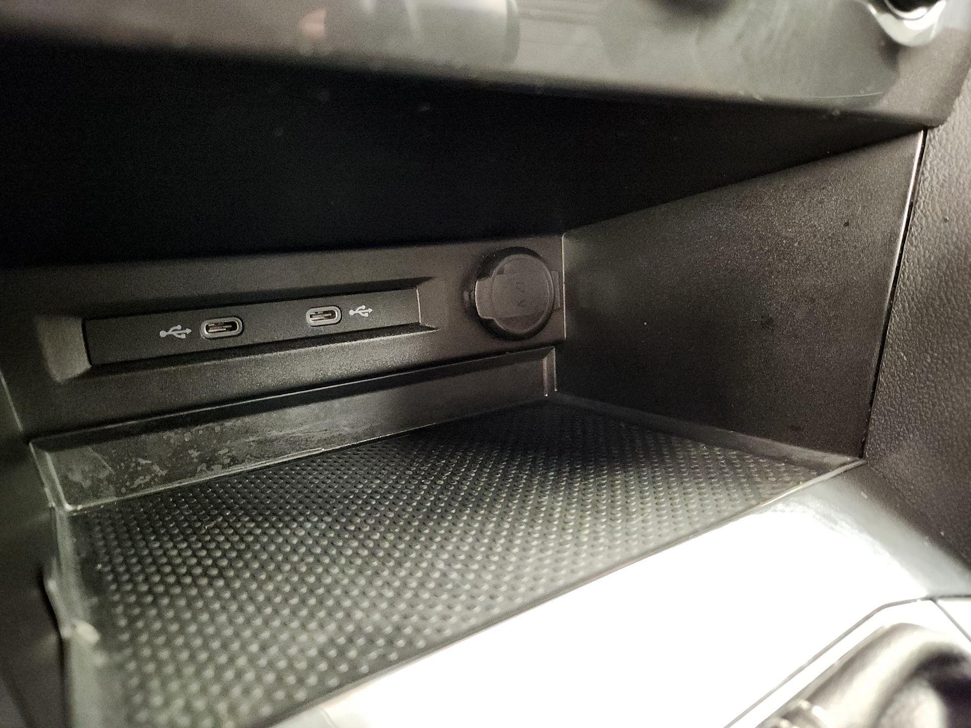 Thumbnail: 2023 Volkswagen Tiguan - 18